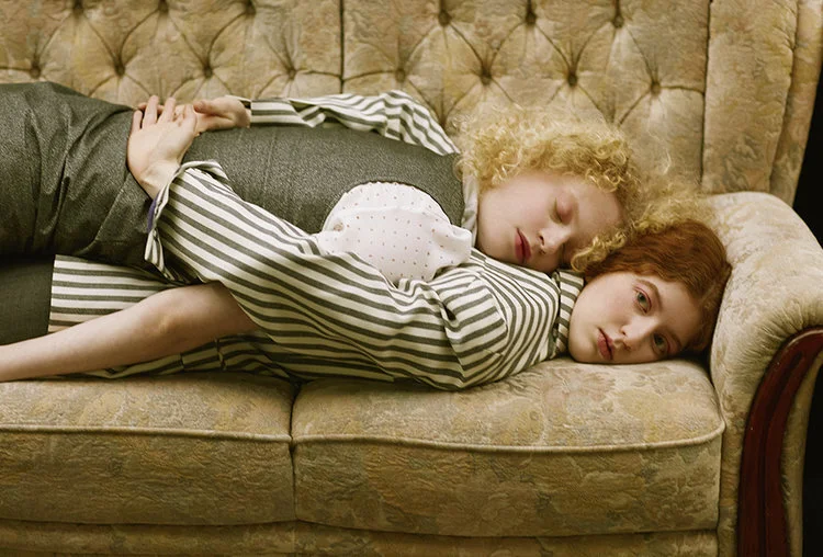 Couch+Surfing+by+Vrinda+Jelinek,+Models+Antonia+Glössel+&+Lea+MArkhof,+Hair+&+Make-up+Naomi+Gugler+und+Yolanda+Dohr9.jpg