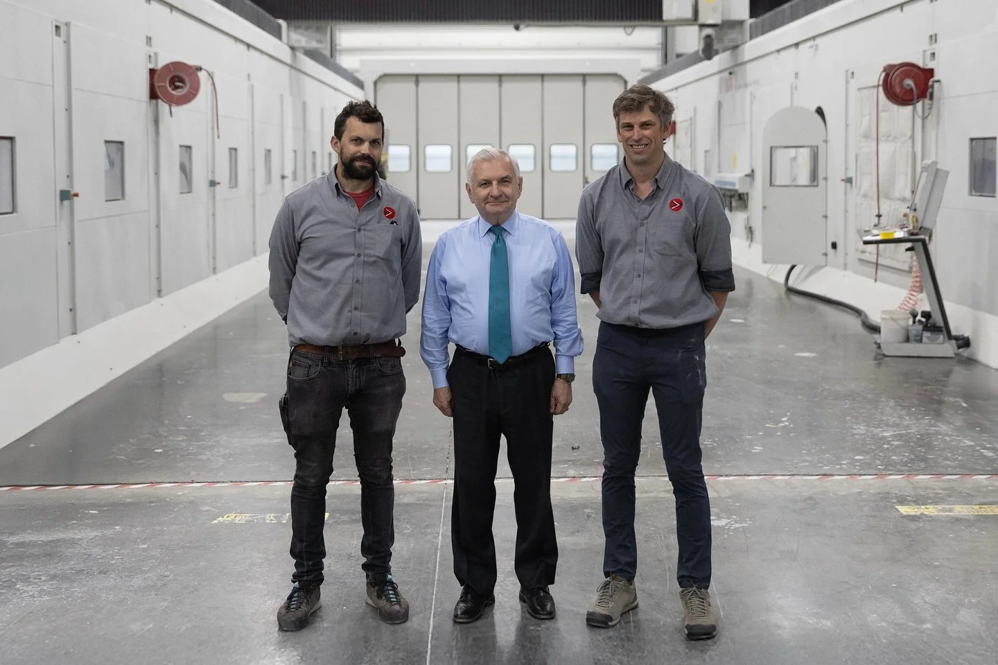 We had the opportunity to visit with RI Senator, Jack Reed and share our vision for the future of Moore Brothers Company. Thank you, Senator Reed for your continued engagement and support of composite manufacturing in Rhode Island! 
📸: @jacobrapoza_