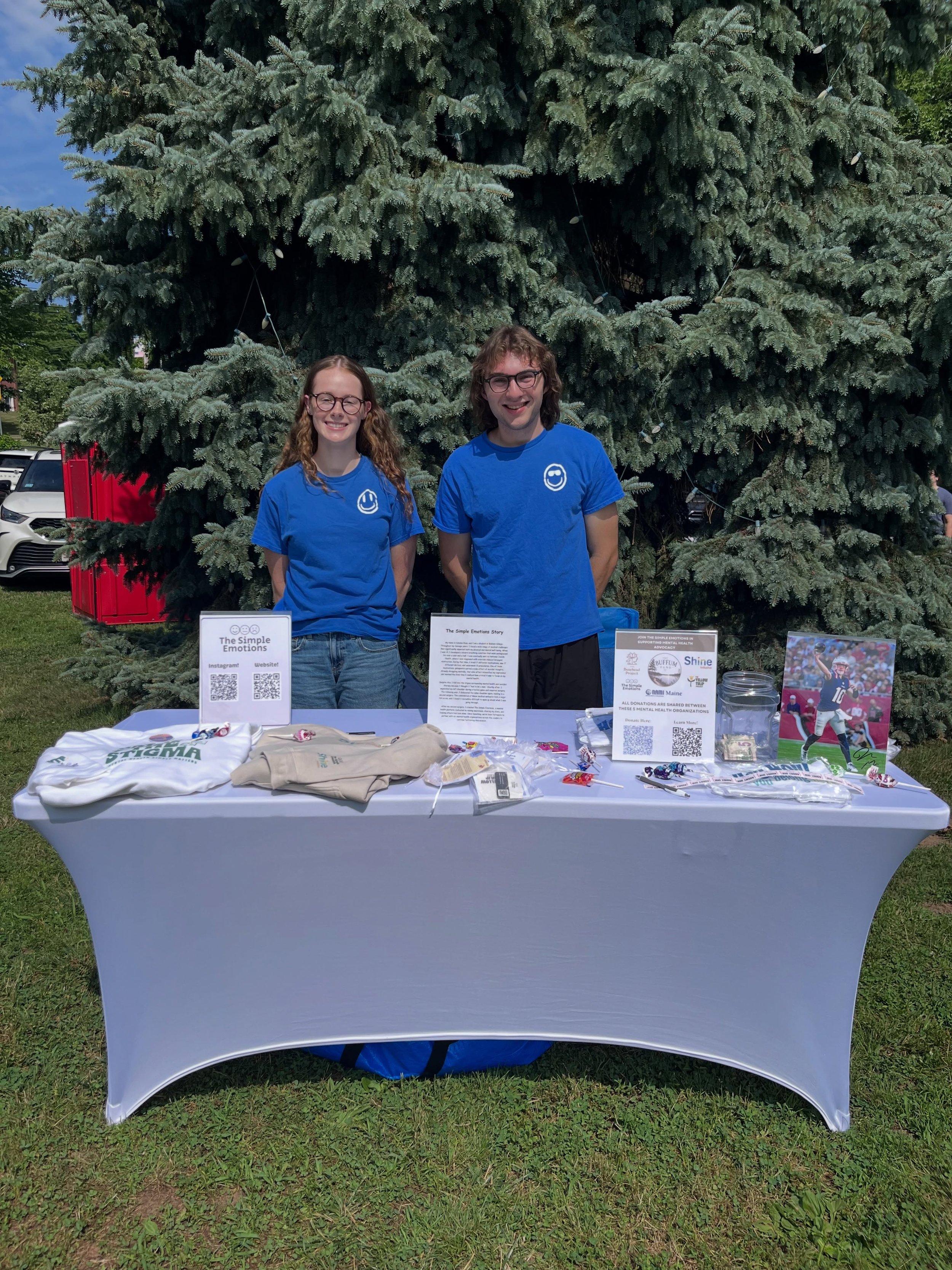 ☀️We&rsquo;re in full swing down at the Sturbridge Town Common! Swing by our community tables, support local, and enjoy the nice weather!

🎀🐶Goose brought his bowtie out to the market, and he&rsquo;s enjoying the day!

🍓Come down before 1pm to gra