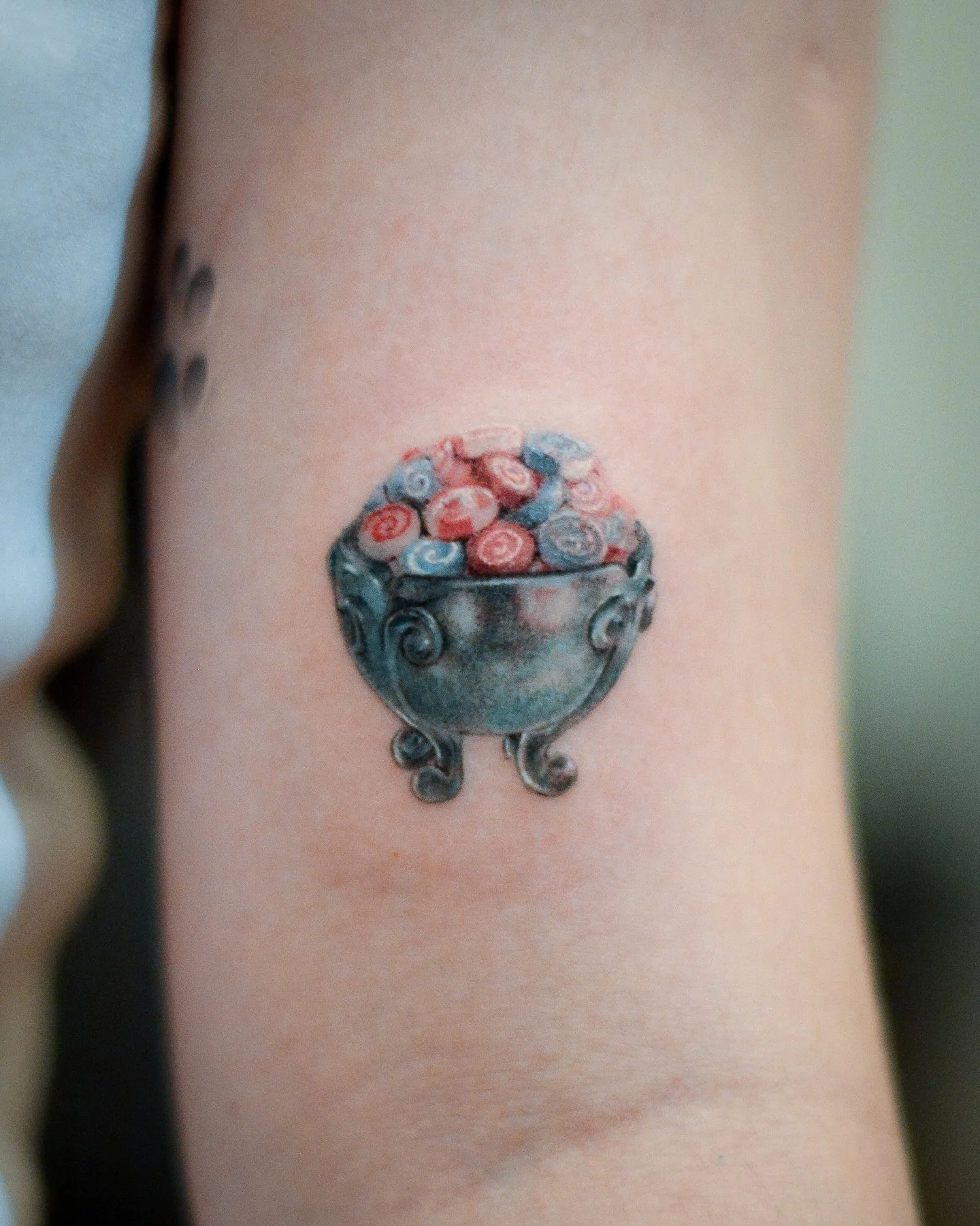 🍬- the booking link is in my bio. 
.
.
.
#tattoo #tattooing #tattooartwork #tattooart #tattooartists #tattooinstagram #tattooshop #tattoonyc #tattooist #candy #candytattoo #inspiration #smalltattoo #finelinetattoo #tattoostyle #tattoolifestyle #문신 #