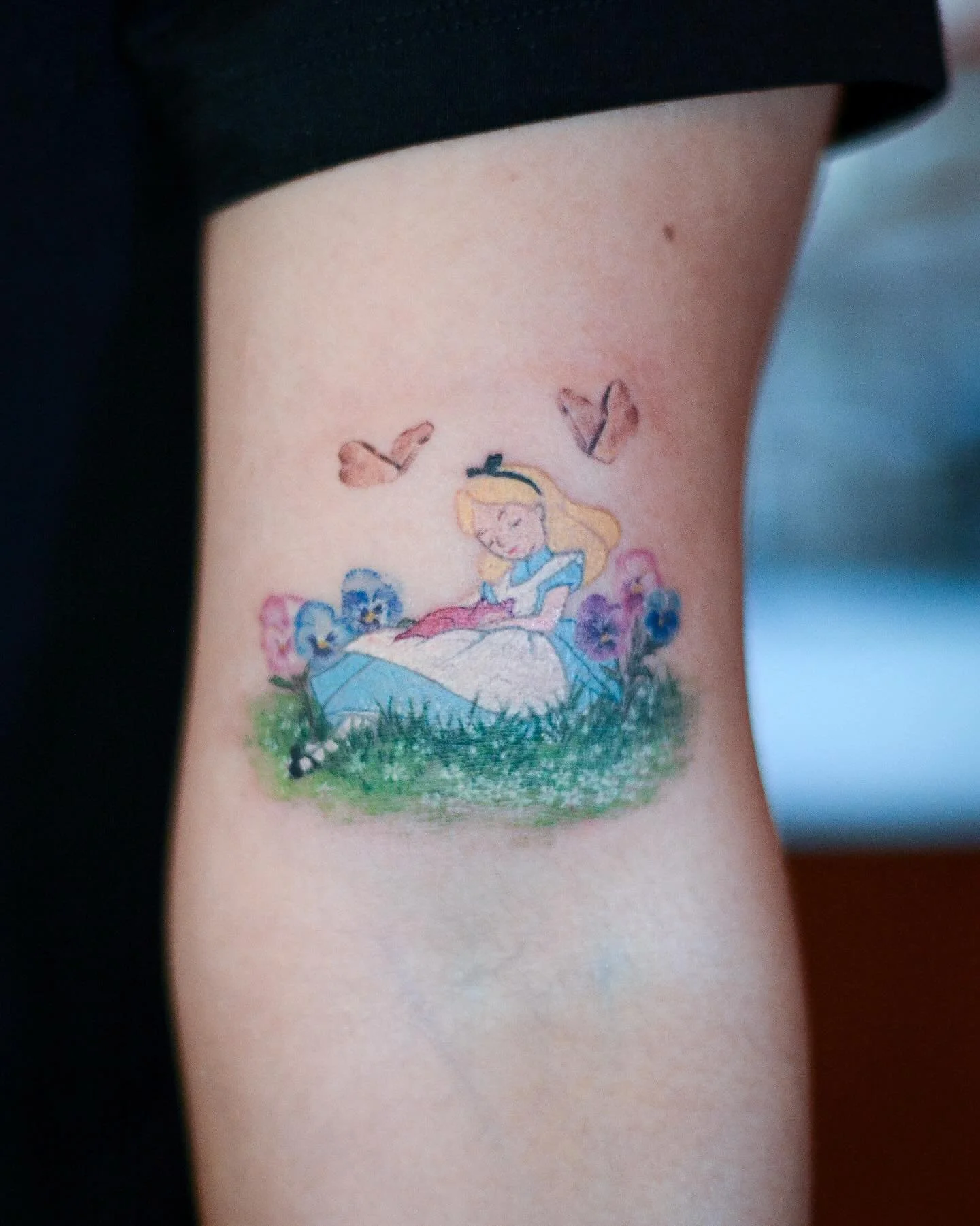🐈🌷Alice in wonderland 💐🌳-email or dm for an appointment. jasoninklife@gmail.com

#tattoo #aliceinwonderland #flowertattoo #disney