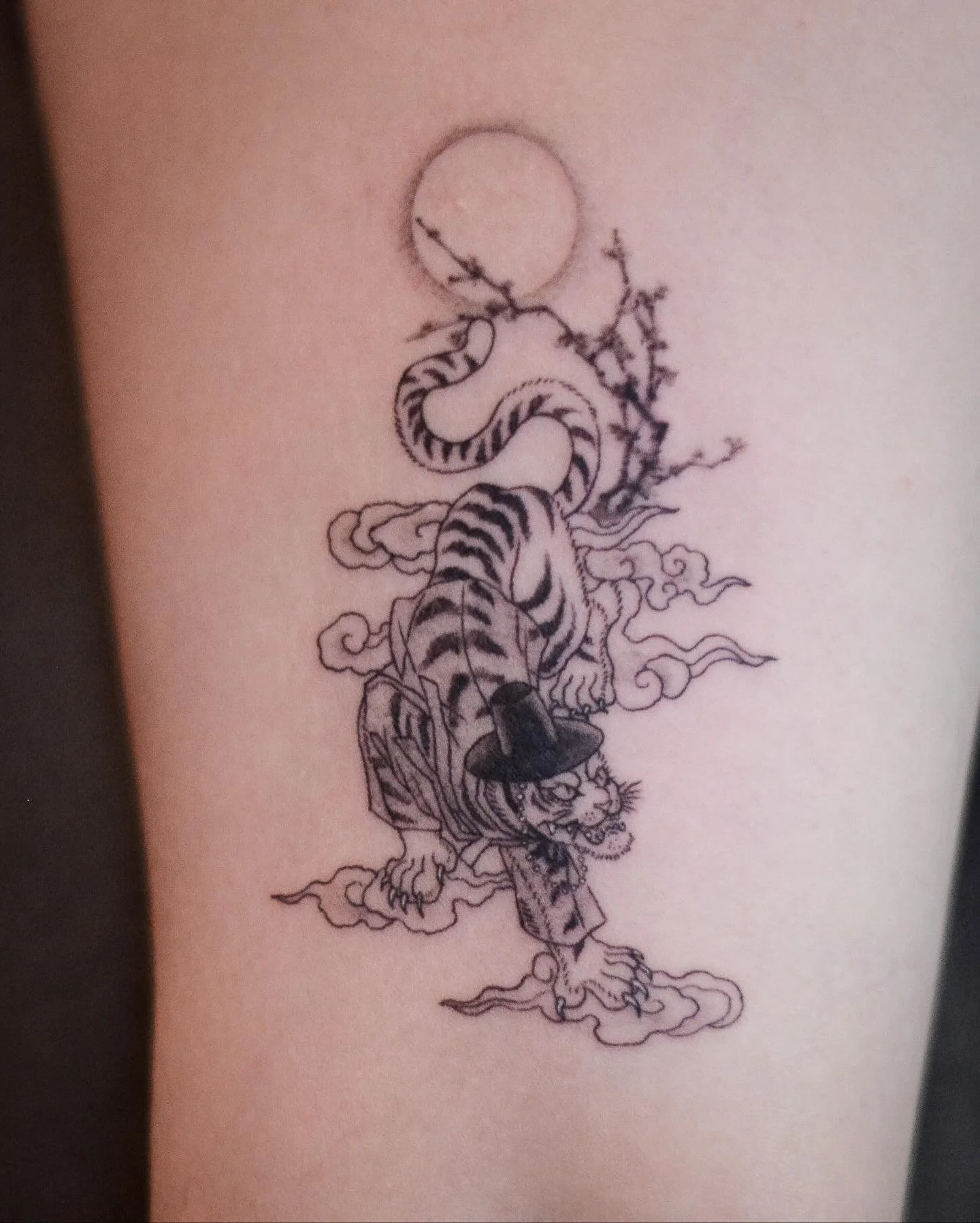 🐯🇰🇷🌕🌸-booking link in bio. 📧 jasoninklife@gmail.com
.
.
.
#tigertattoo #koreantiger #tattoo #tattooing #tattooidea #tattooartists #tattooart #tattoolife #tattoonyc #tattooed #korea #tattooshop #ink #inklife #art #finelinetattoos #cutetattoo #so