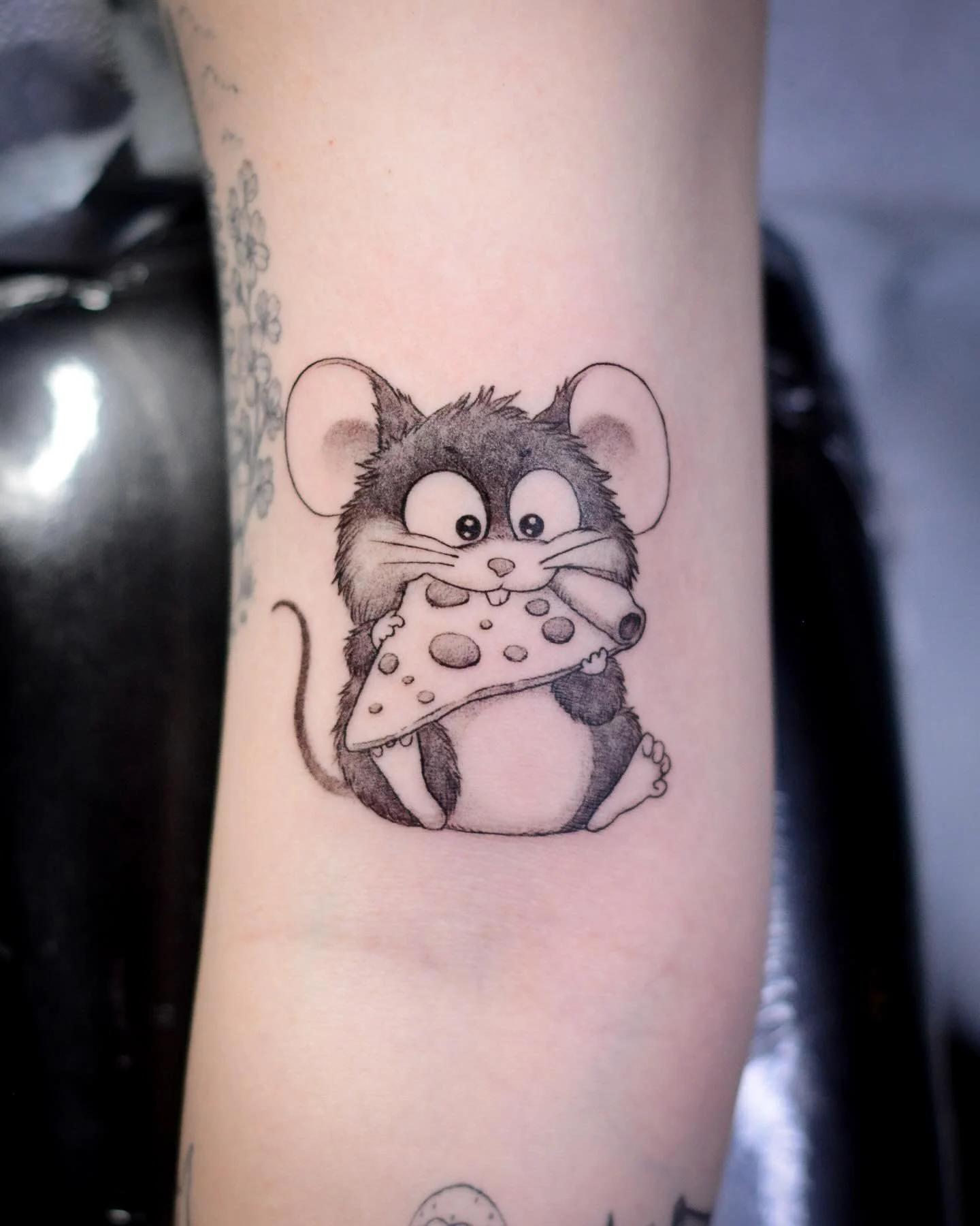 🐭💕🍕-booking link is in bio. 
.
.
.
#rat #pizza #tattoo #tattooing #tattooidea