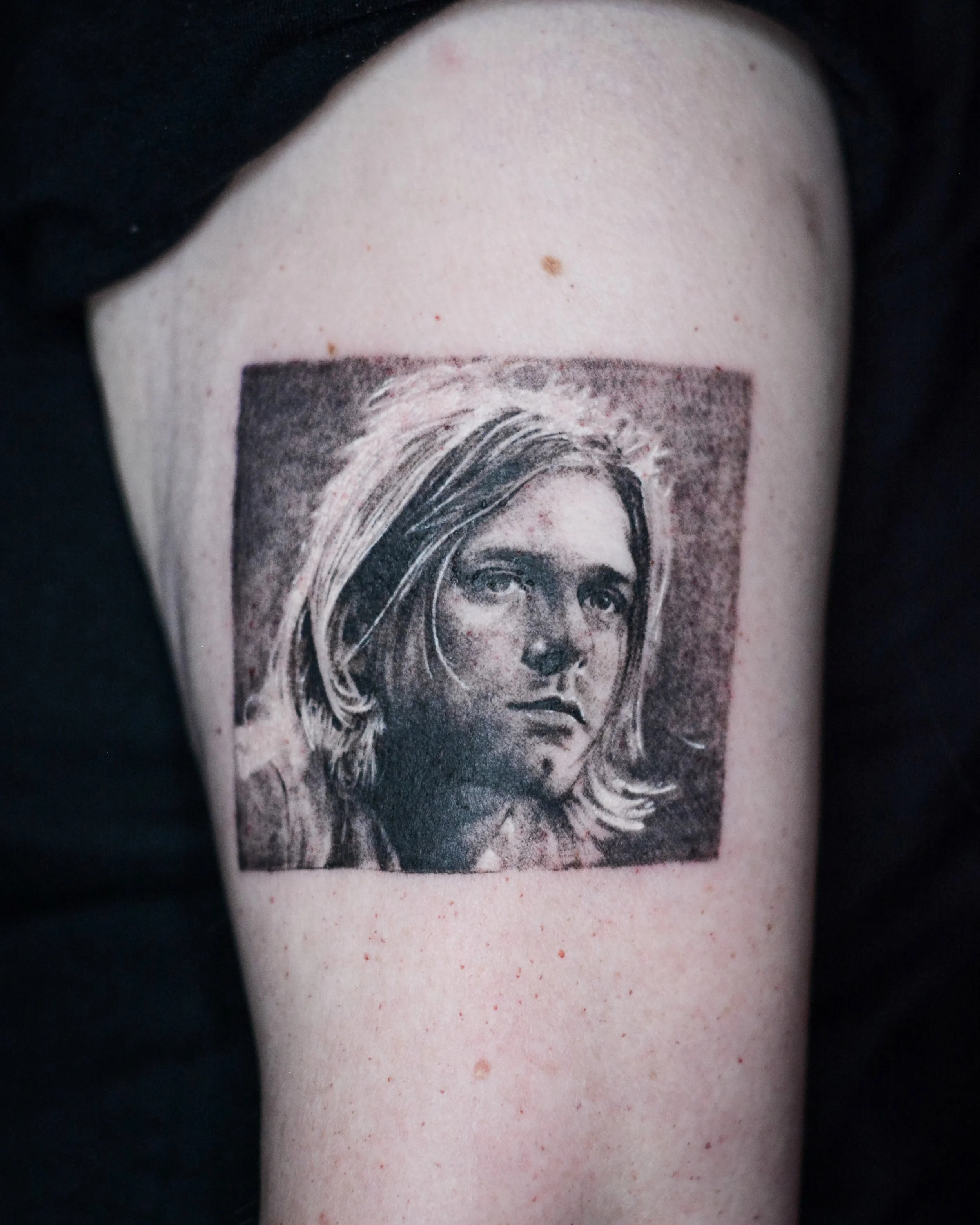 Kurt Cobain 🎸🎤🎶- booking link is in my bio. 
.
.
.
#rocknroll #kurtcobain #nirvana #portrait #tattoo