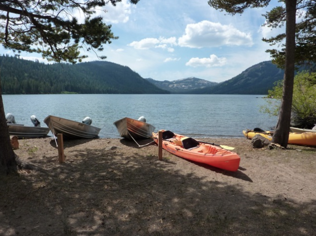 KAYAK AT INDEPENDENCE LAKE