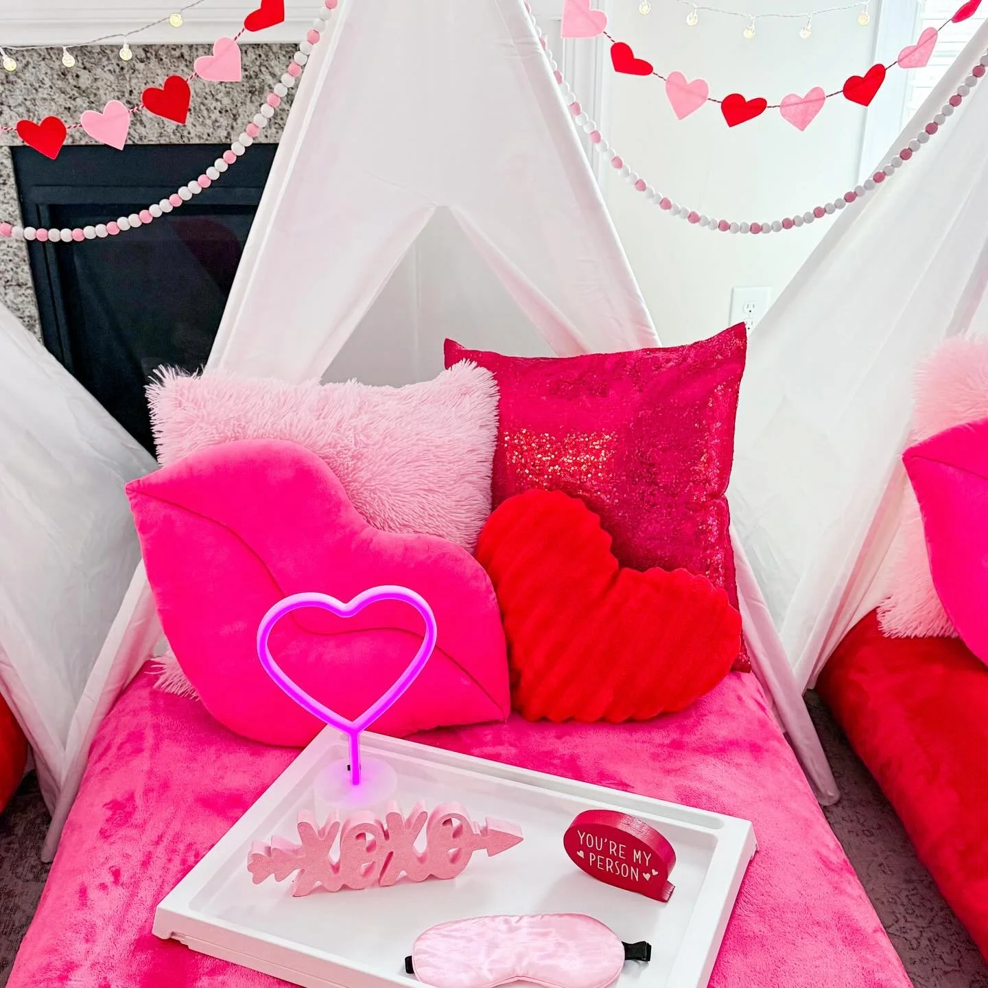 Sweet dreams just got sweeter 💕

Turn your Valentin&rsquo;s celebration into an unforgettable at-home sleepover experience filled with cozy tents, plush pillows, and all the heart-eyes vibes 💋✨

💖Perfect for kids &amp; teens
💌Fully styled &bull; 