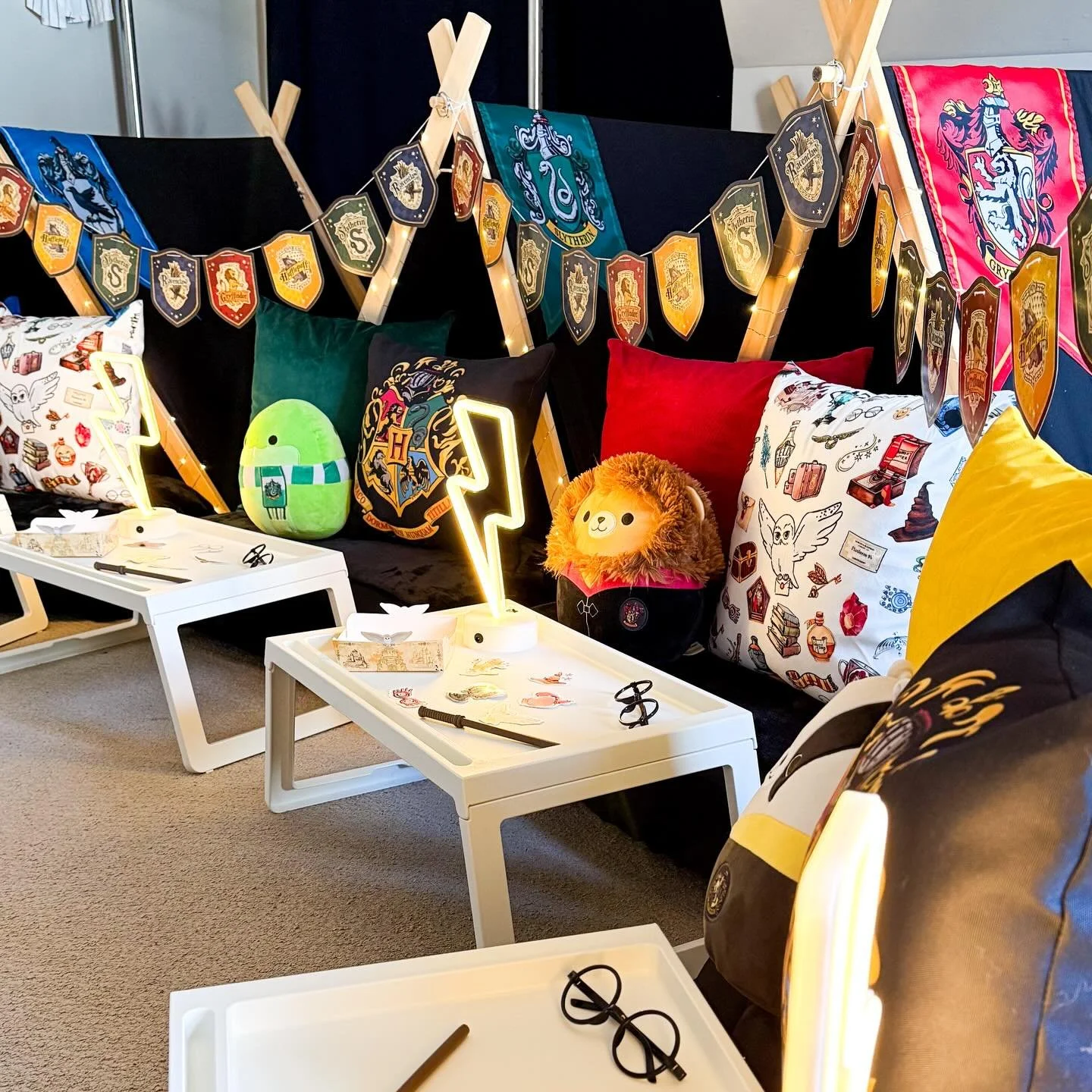 Last weekend I had the sweetest honor of setting up this magical theme for one of the sweetest girls I know. 🖤✨

Lily is currently making her way through the Harry Potter book series and completely loving it, so bringing this world to life for her w