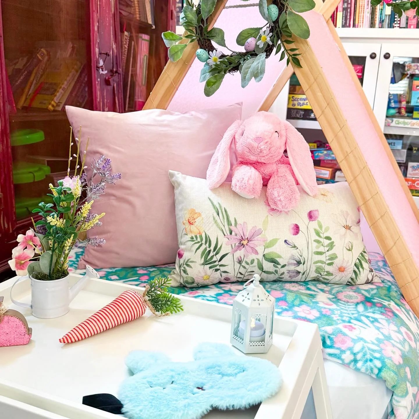 Happy first day of Spring Equinox 🌸✨ 

My favorite season is finally here 💐 There&rsquo;s just something so special about spring&mdash;everything feels fresh, light, and full of new beginnings.

Soft florals, cozy corners, and the sweetest little s