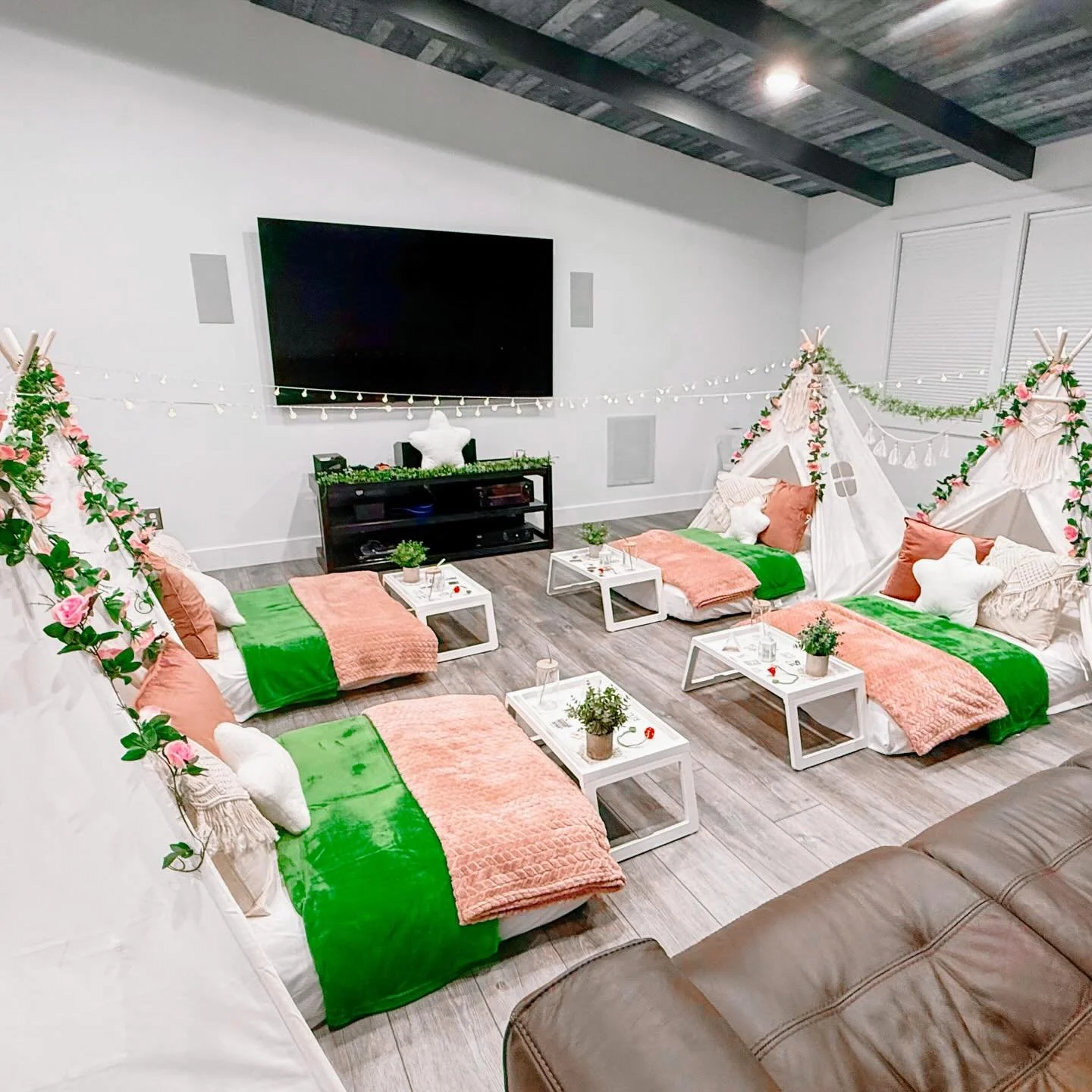 A custom twist on our ✨ Highland Cozy ✨ theme 🤍

This repeat client asked for a little mix of elements to make it uniquely hers &mdash; and we love bringing those special requests to life! While this exact combo isn&rsquo;t a featured theme, it&rsqu