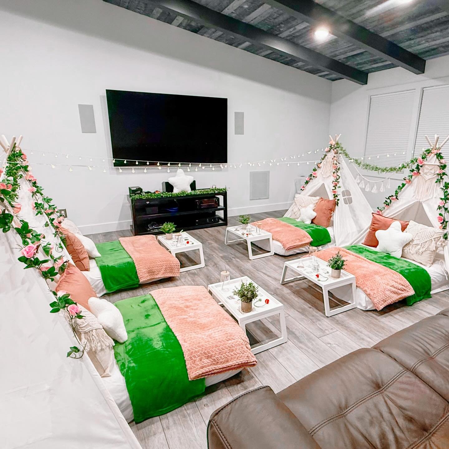 A custom twist on our ✨ Highland Cozy ✨ theme 🤍

This repeat client asked for a little mix of elements to make it uniquely hers &mdash; and we love bringing those special requests to life! While this exact combo isn&rsquo;t a featured theme, it&rsqu