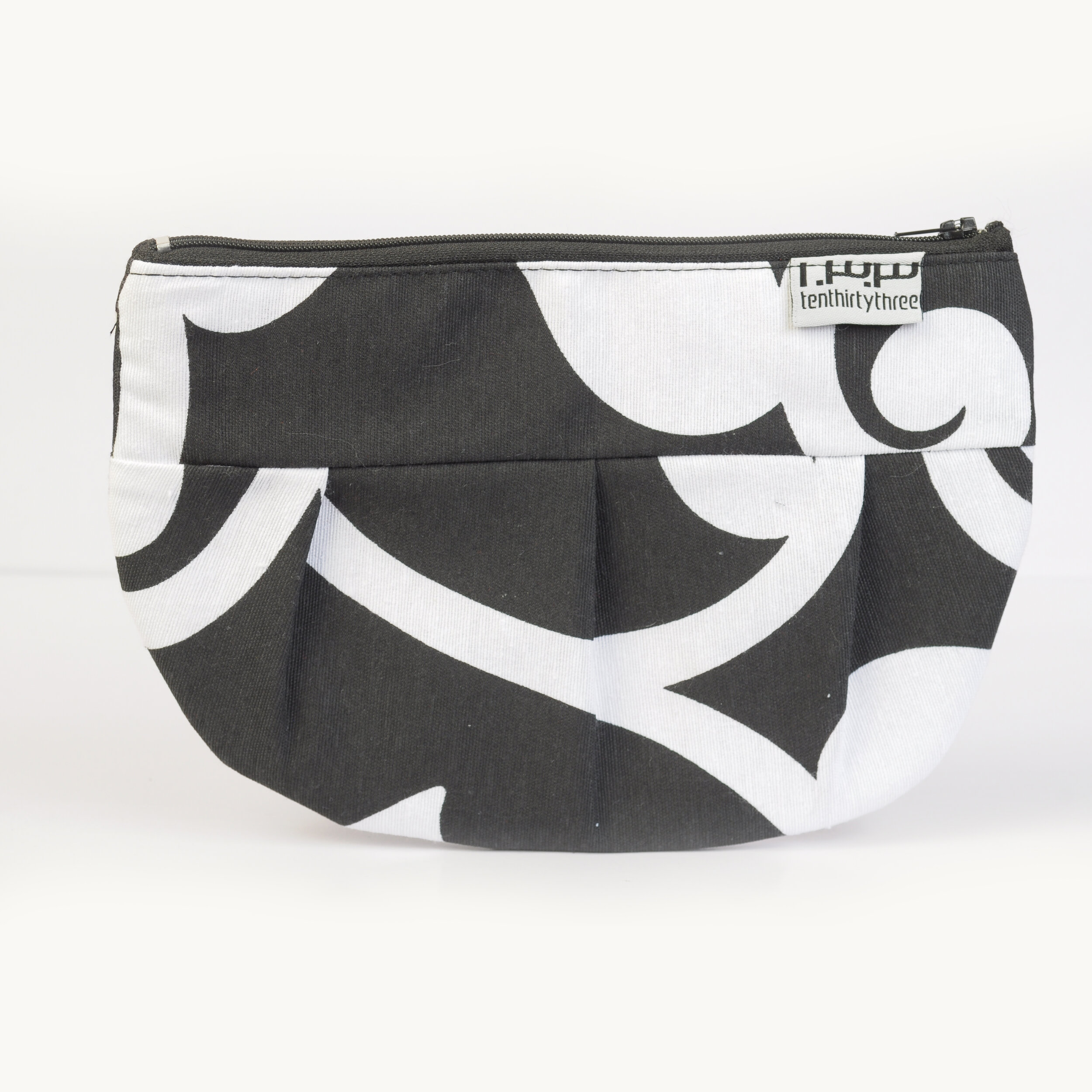 Filigree Pouch 1x1.jpg