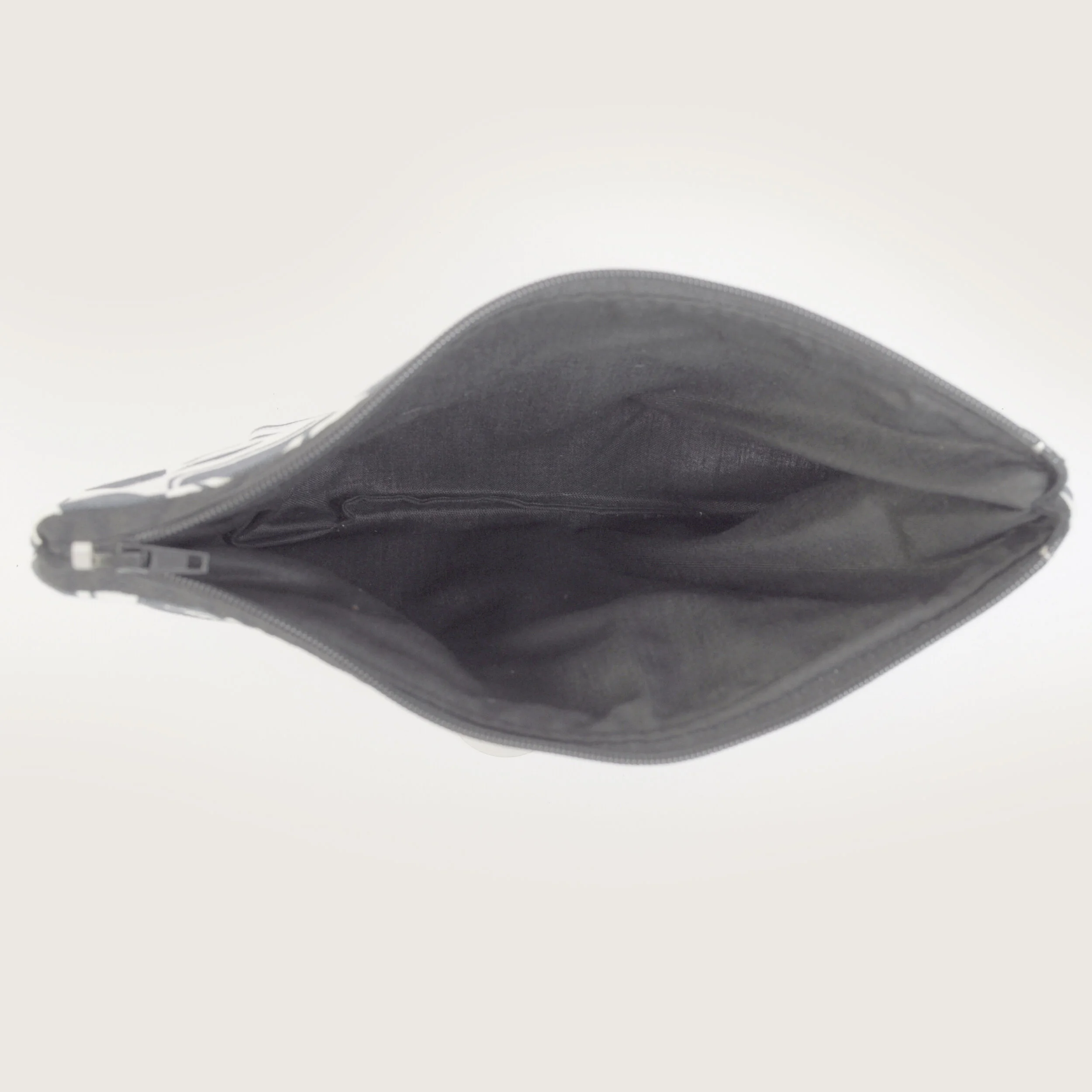 Stockholm Pouch Interior 1x1.jpg