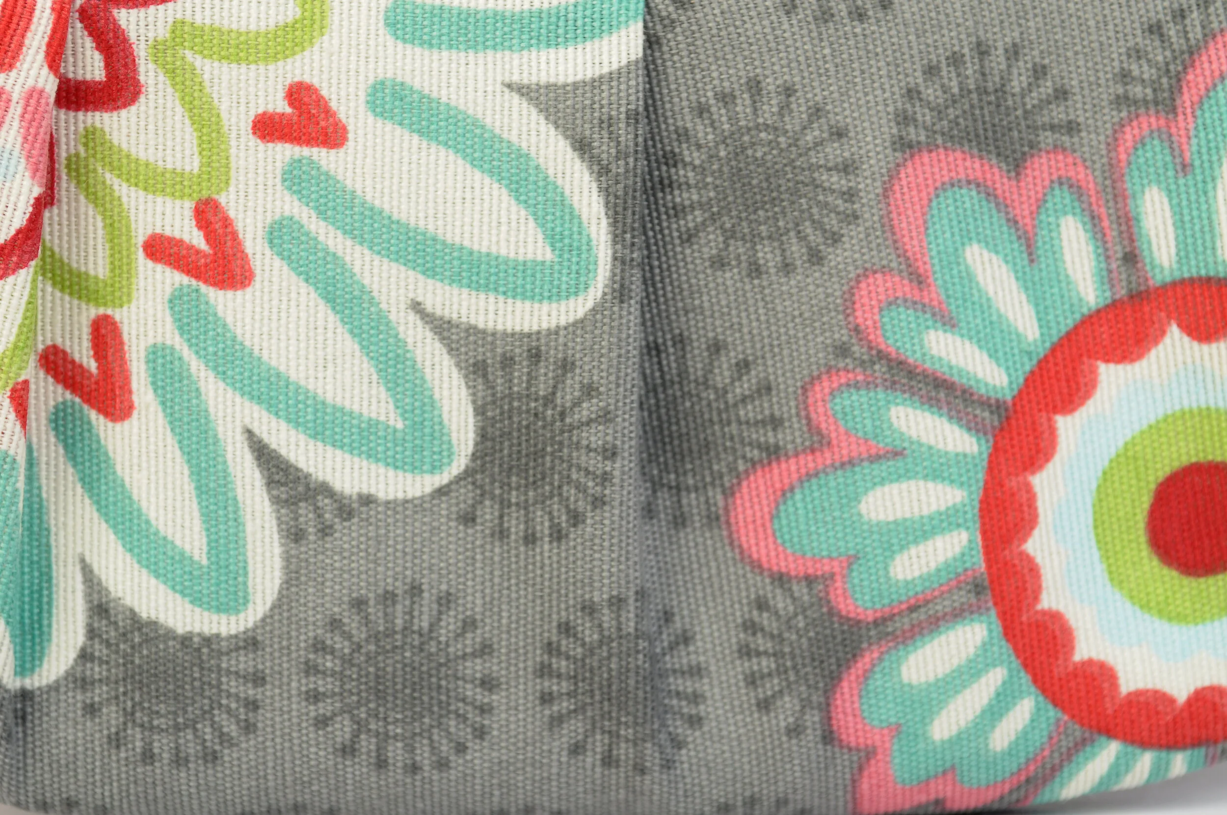 Grey Medallion Pouch Pattern.JPG