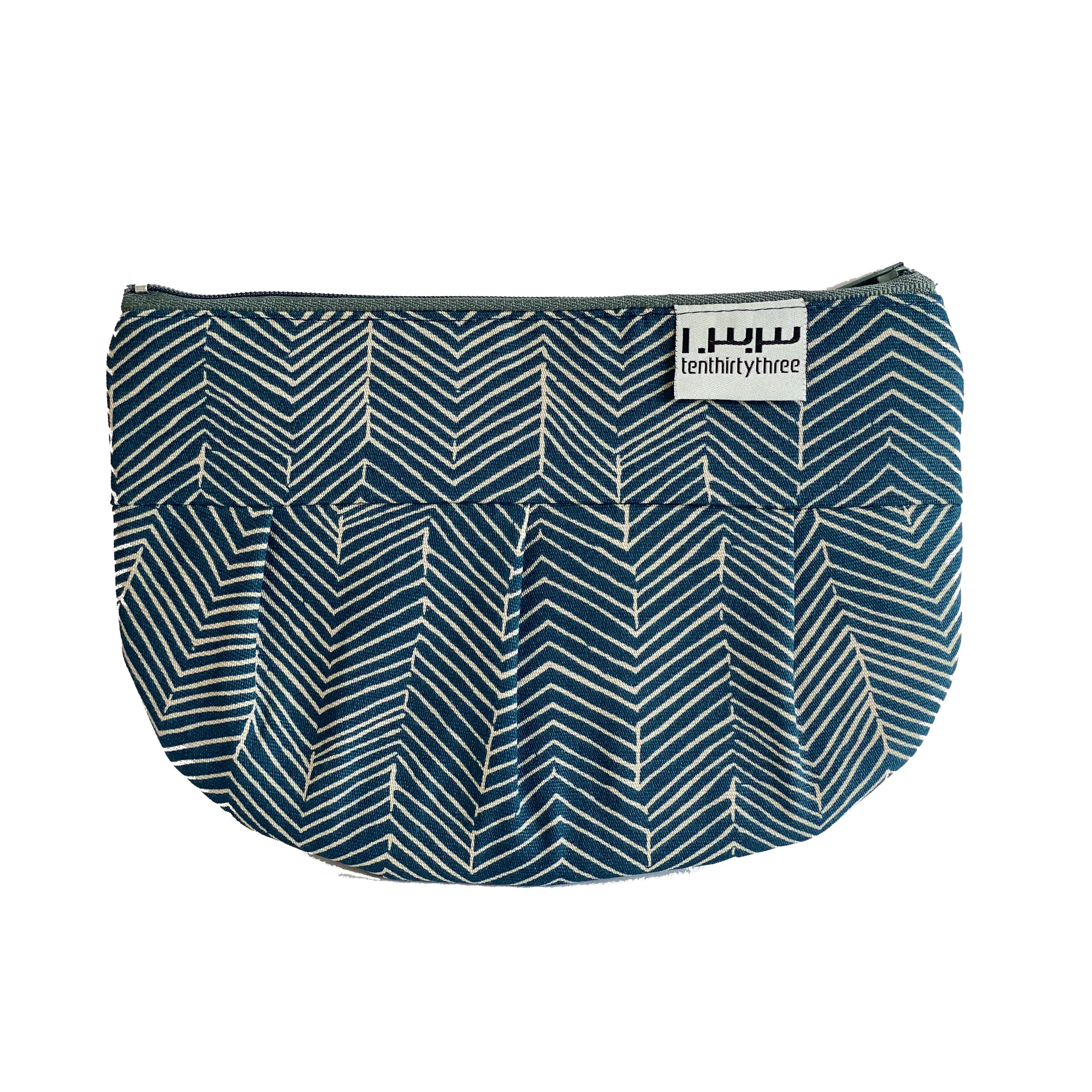Herringbone 
Pouch
Grey Zipper