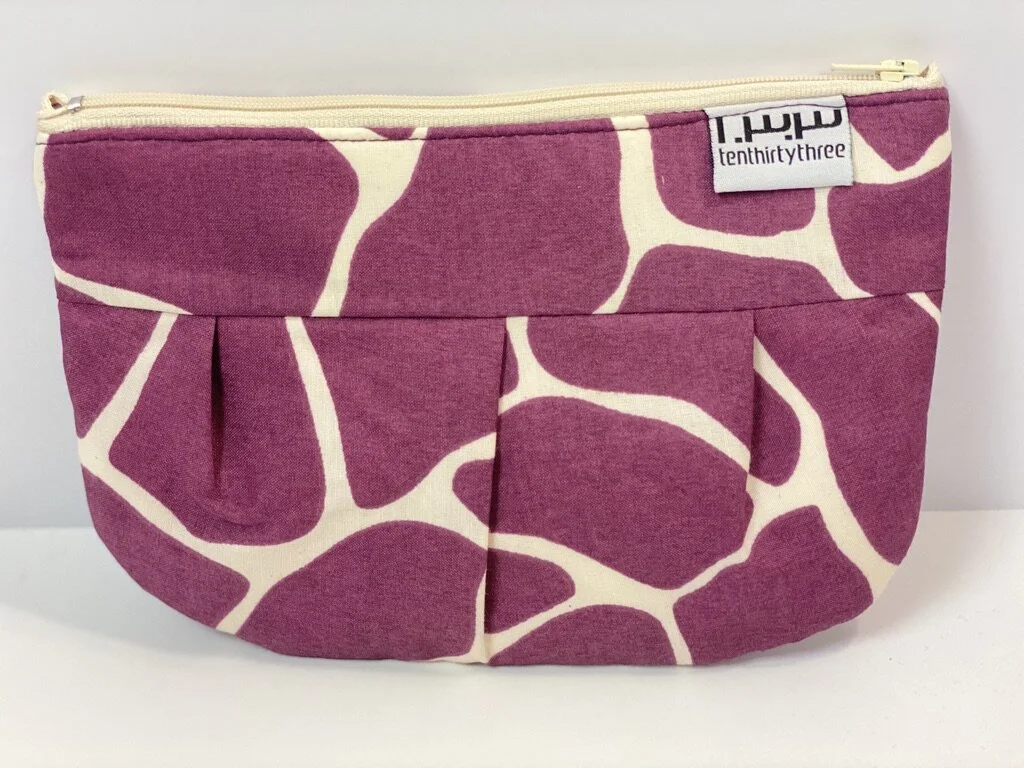 Pink Giraffe 
Pouch
Cream Zipper