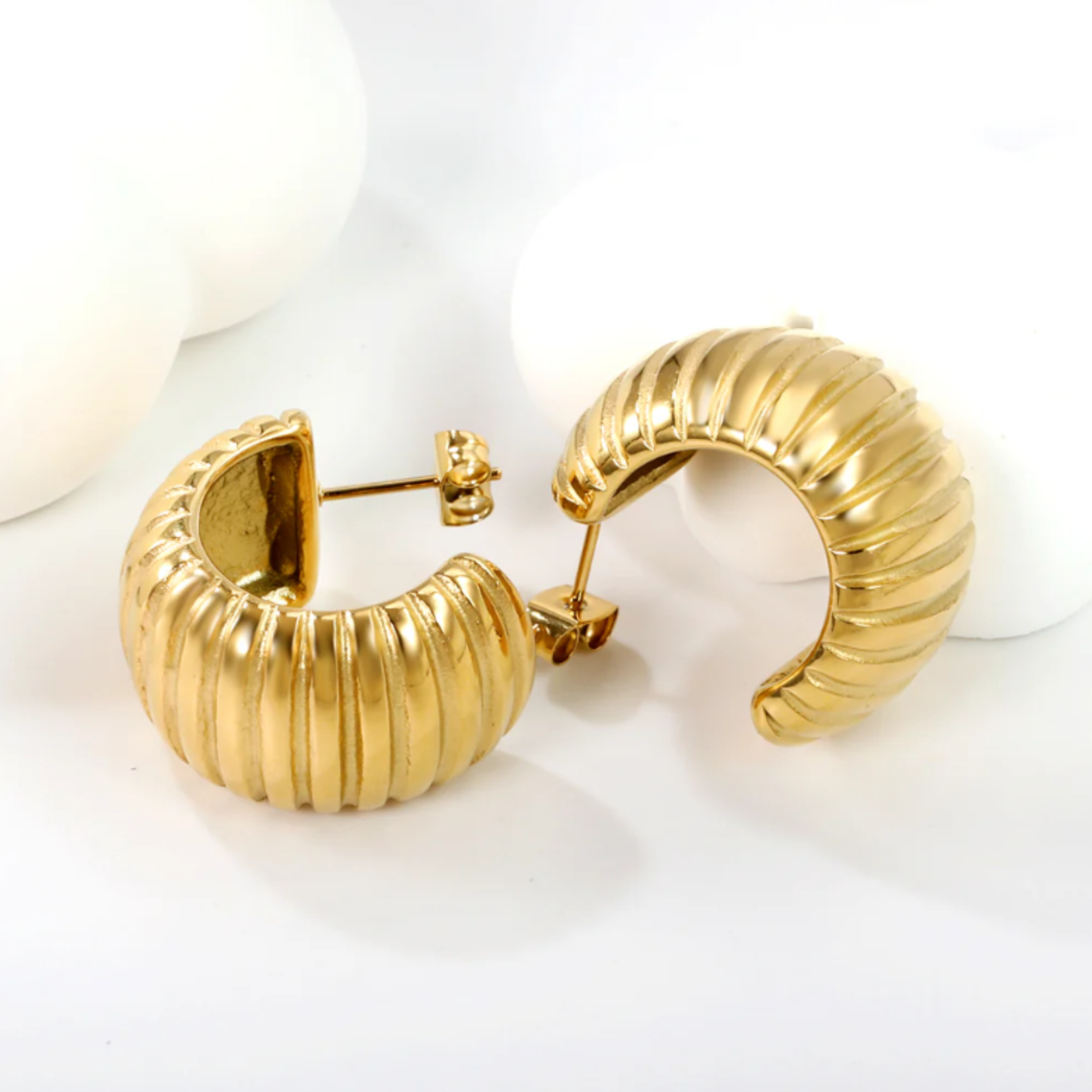 Ribbed Earrings.png