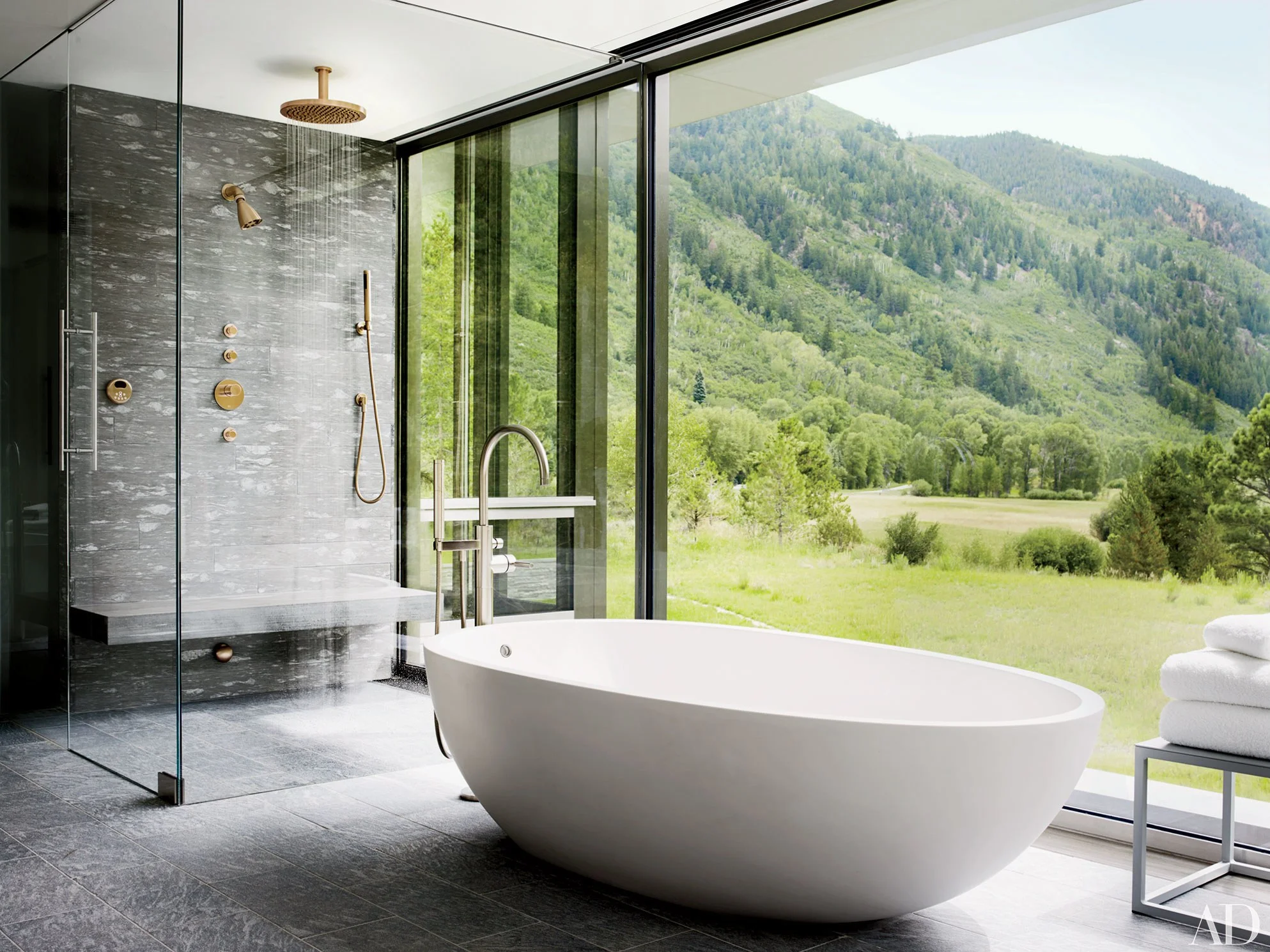 stunning-showers_01111111.jpg