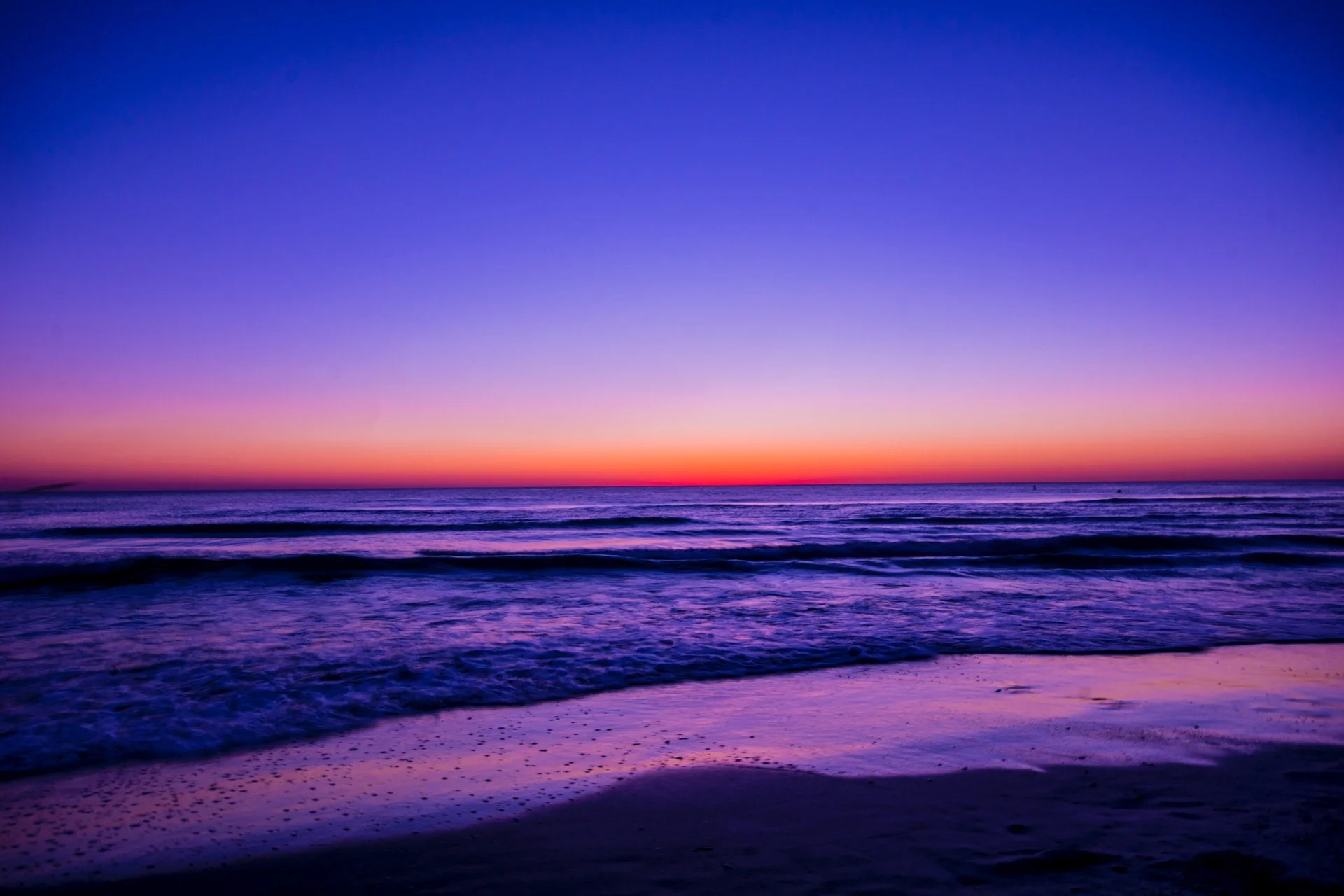 SatuKorby-beach-beautiful-clear-bright-sky-colors-min.jpg