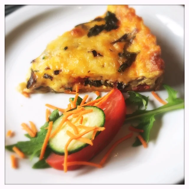Mushroom and Tomato Vegetarian Quiche