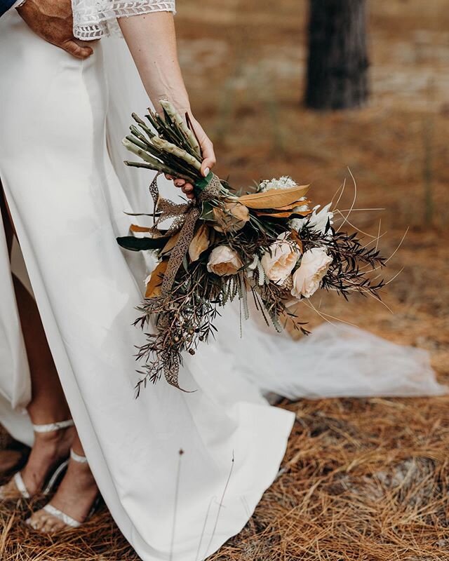 A little bit of an Autumn colour palette 🍂🍁⠀
⠀
&bull;⠀
⠀
These Mangawhai locals spent their special day at the magical olive grove here in Mangas. ⠀
⠀
Photographer: Wild Wood Photography