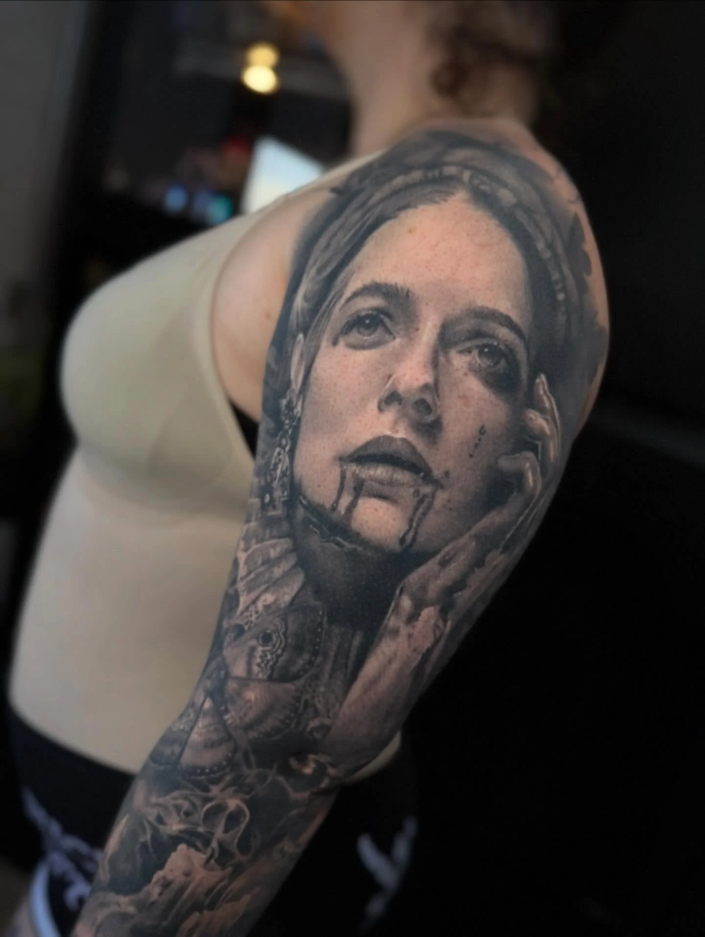 I love seeing Selene&rsquo;s sleeves and how they&rsquo;re settling in over time. We started her first sleeve in 2020 and the Elizabeth Bathory sleeve at the start of 2022. They look so beautiful together as a pair 🖤
&bull;
Please feel free to fill 