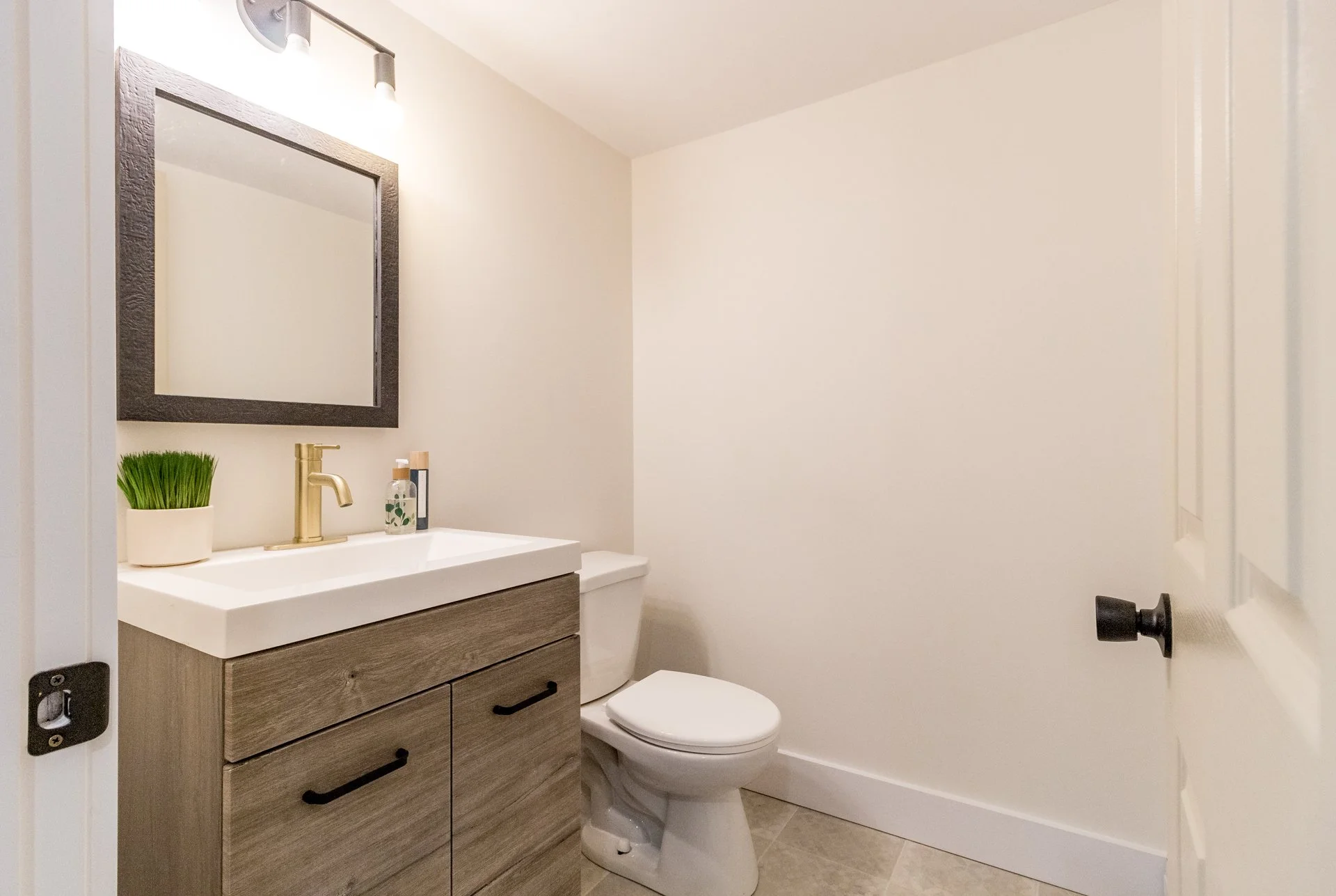 327 Riverview  ExP Realty Shawn Tucker Premium Real Estate  Janelle Oakes-19.jpg