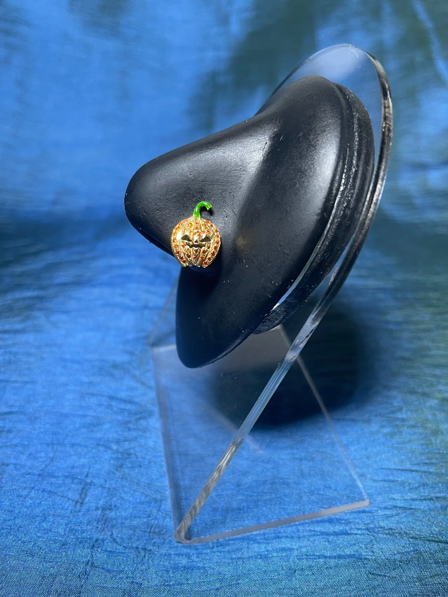 AB518B60-A6EB-4F1B-9CCB-C0B0C247D2FD