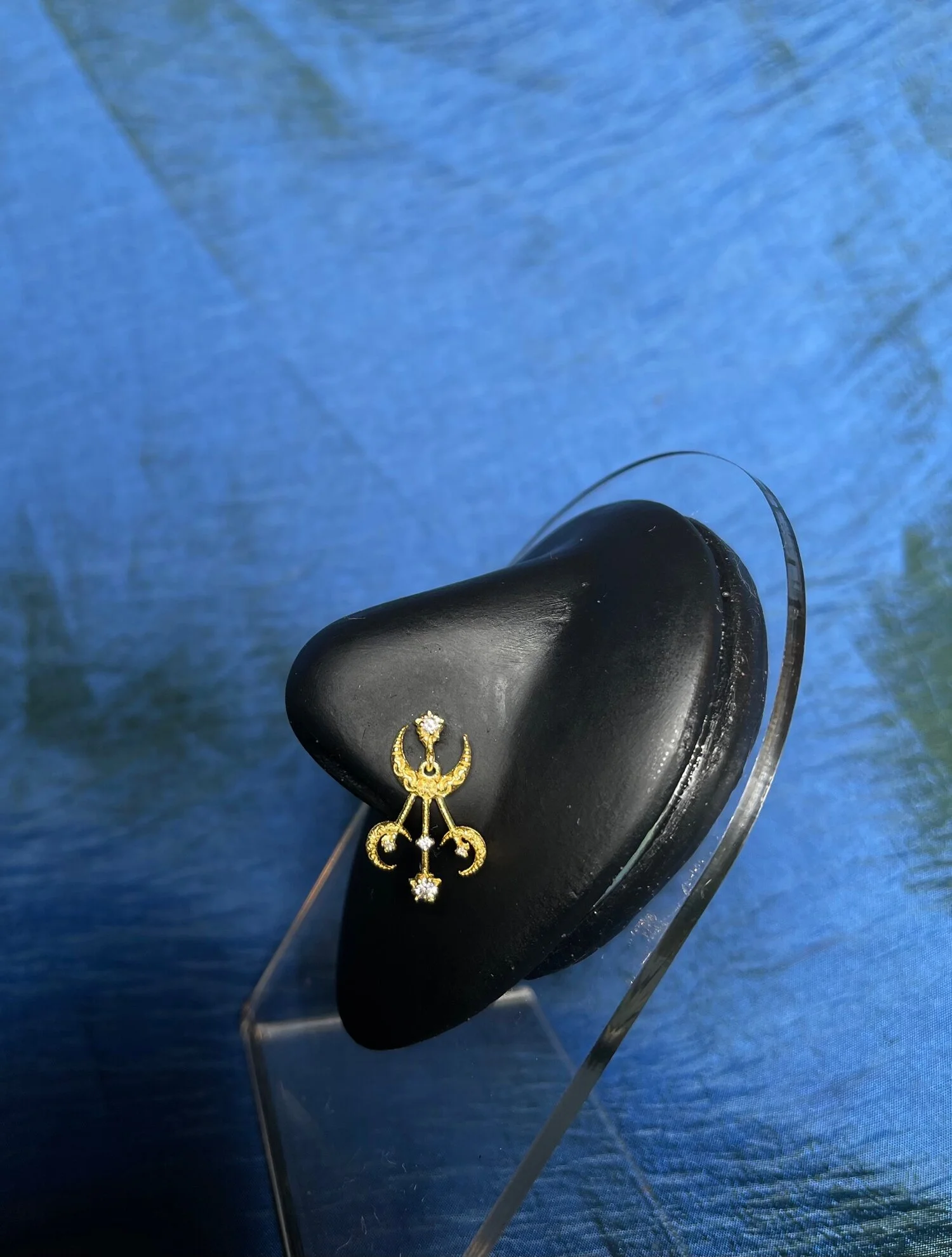 CC1DB6B8-57A7-401C-A24F-3A0D584839CF