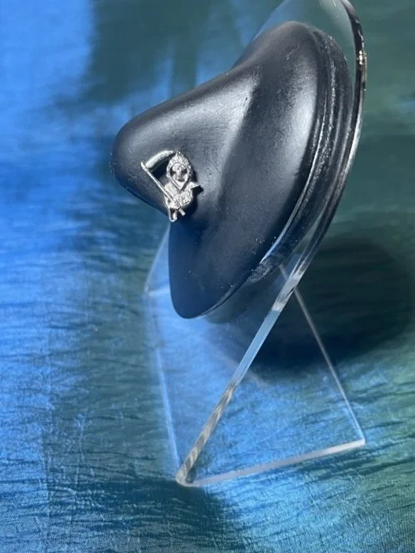 E9EE7B2C-40BA-4A8F-9F44-E6FFF62247A2