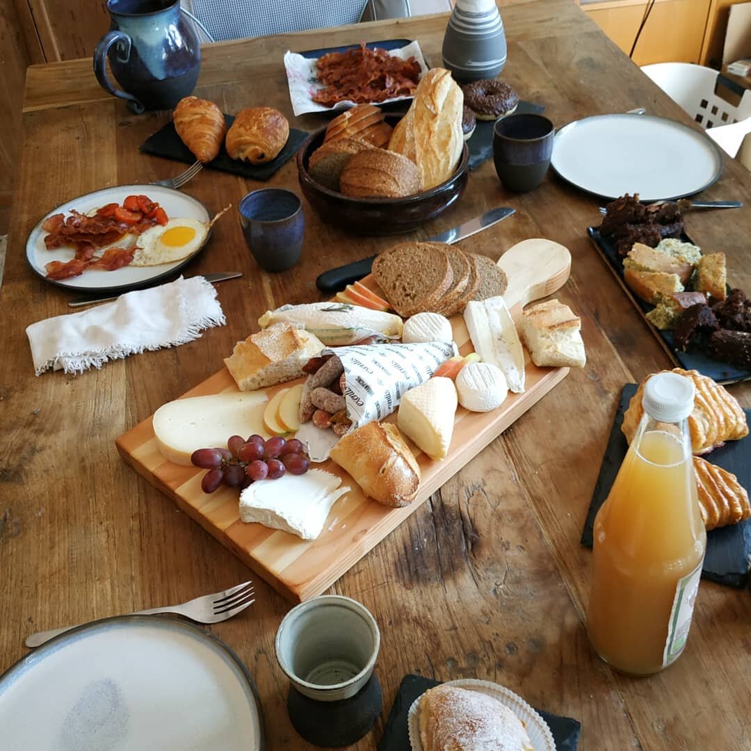 Brunch de fin de vacances.

Les filles reprennent l'&eacute;cole demain pour la derni&egrave;re ligne droite avant la fin d'ann&eacute;e. On voulait donc terminer ces 3 semaines de cong&eacute;s agr&eacute;ablement avant de repartir dans la surcharge