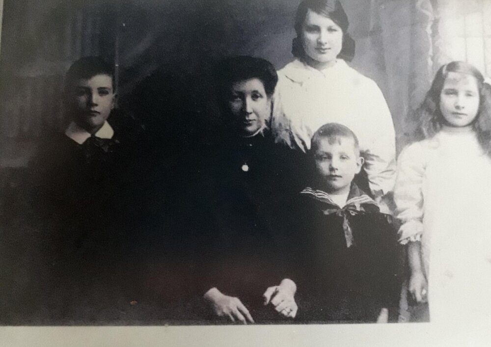 Julie's great-grandmother and her children. Photo: Doreen Duncan/Julie Cook