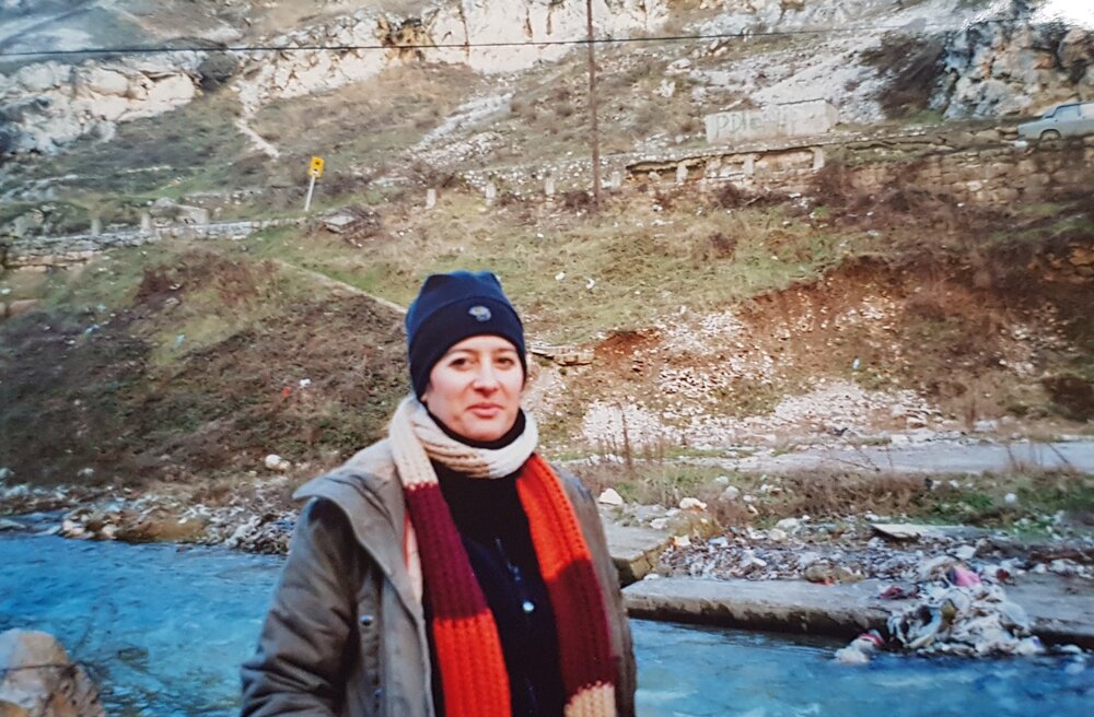 Vicki on a humanitarian mission to Kosovo in 2004. Photo: Lacuna Voices 