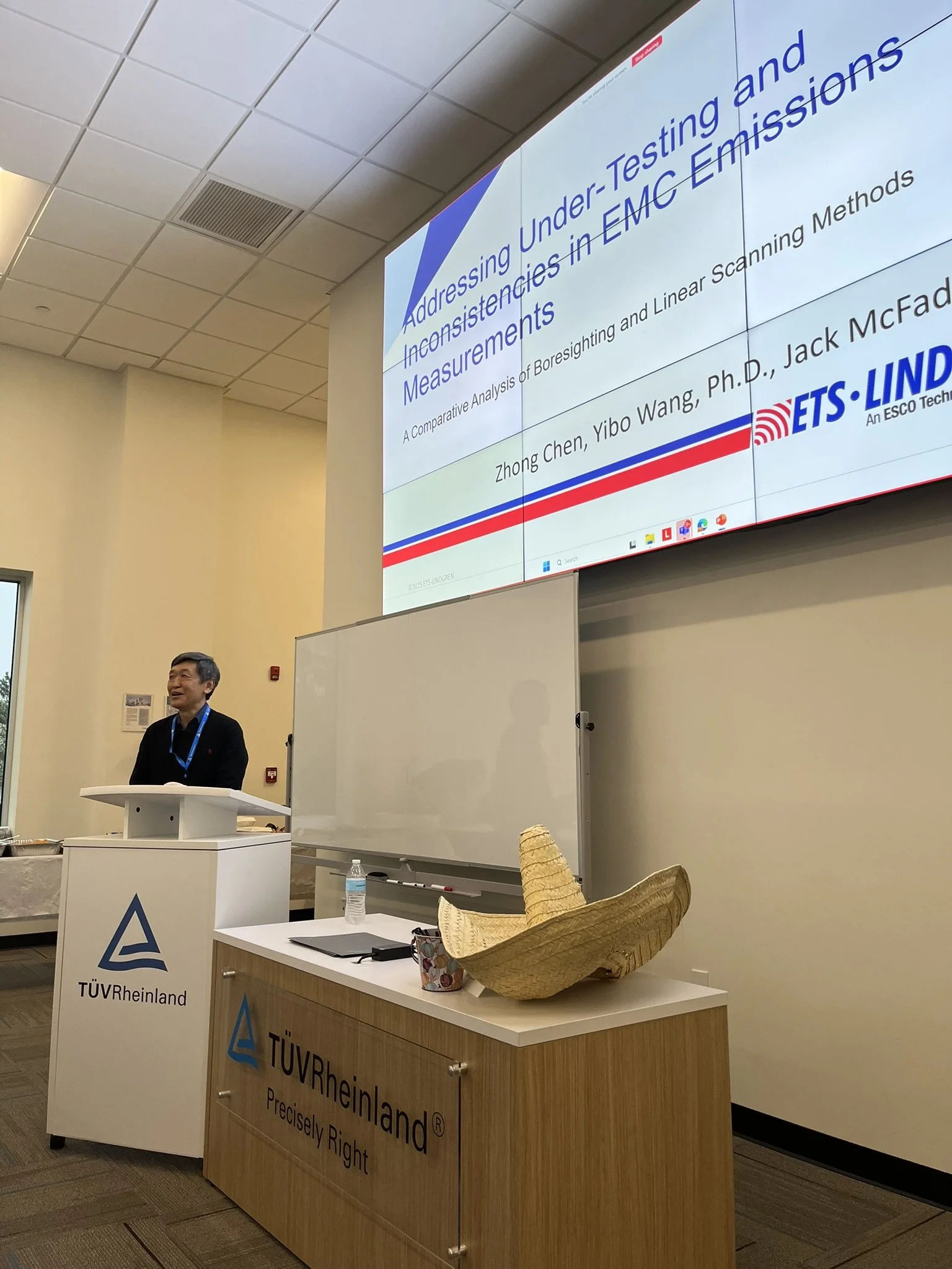 Zhong Chen-presenting.JPEG