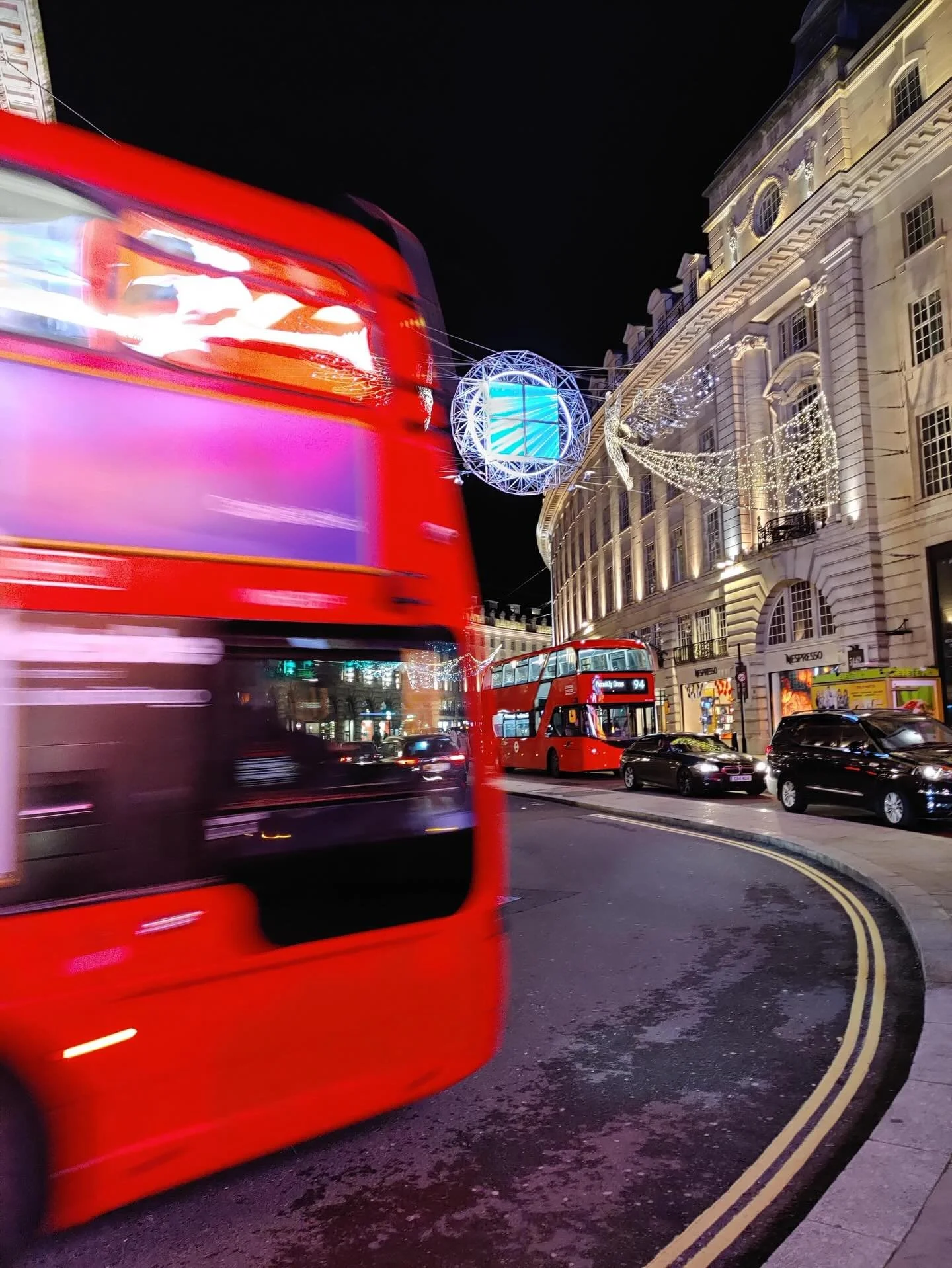 Throwback to the Christmas I spent in the empty London in 2020 ⛄️

I&rsquo;ll probably never experience a time where walking around London resembled being on the set of &ldquo;28 days later&rdquo; only with Christmas decorations everywhere ❄️

Have y