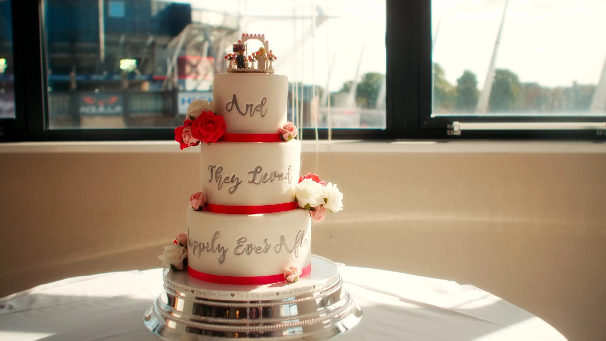 Datrysiad-Media-Weddings-Cake-1-Cardiff.jpg