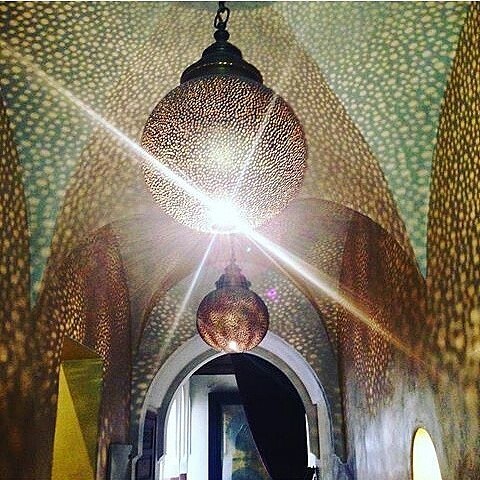 Magical Zamzam in the marrakech medina. #marrakechartwork #marrakechmedina #guesthousemarrakech #guesthouse #moroccanriad #maroccanlights #marrakechdesign