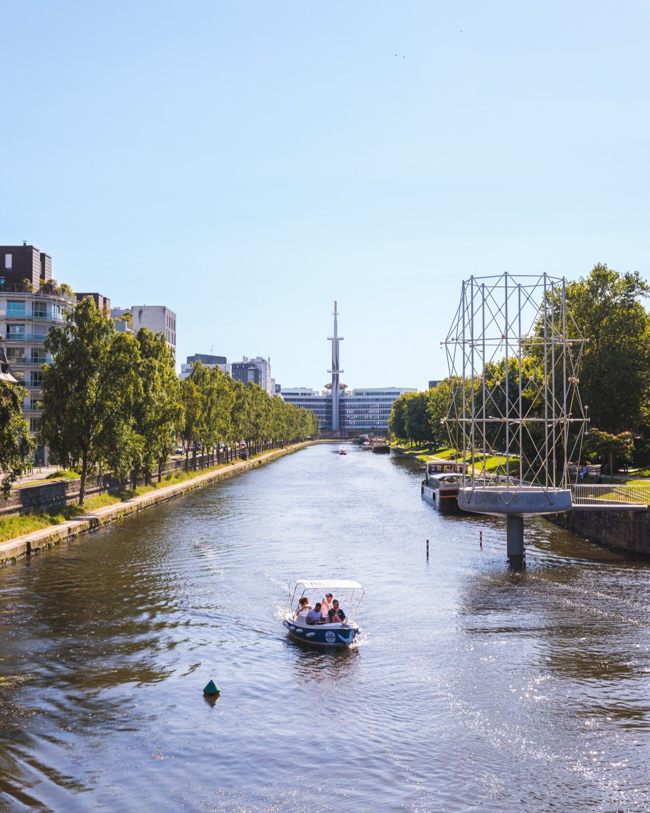 ⚓ Comment profiter du soleil et de se rafra&icirc;chir en m&ecirc;me temps ?

Une balade en bateau, en cano&euml; ou en p&eacute;dalo le long de la Vilaine.

Le risque : tomber en amour pour Rennes, notre ville ch&eacute;rie ❤️

Une fois que tu