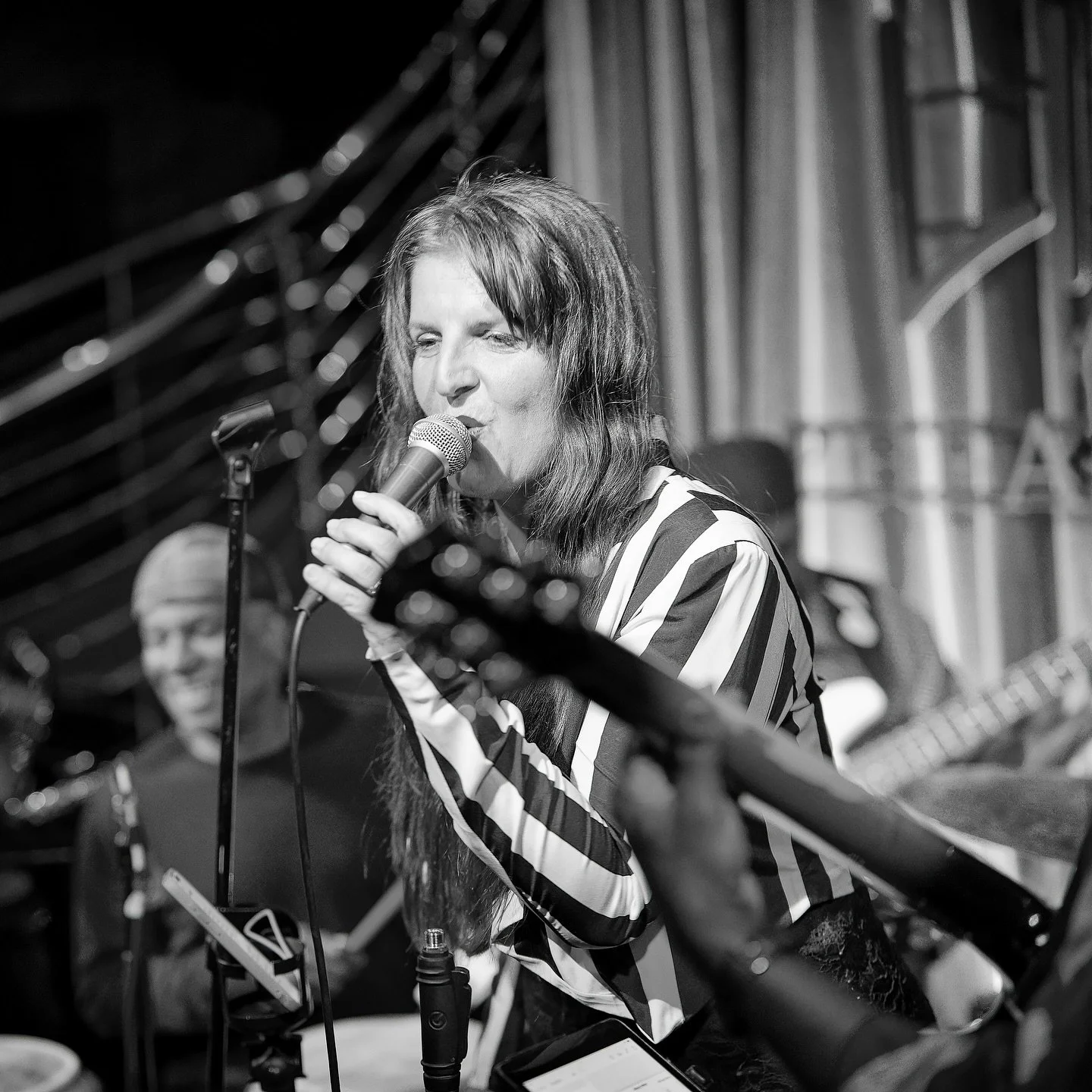 Formidable front woman 
 @ama_lia_artist 
💫 

See her @pizzaexpress 
21.11.25

Few tickets remain!
#linkinbio 
🎫 

📸 #betterthanreal 

@michaelbailey490 
@pauljobson1 
@mauricelbrown 
@paulsilvermusic 
#tonymaronie