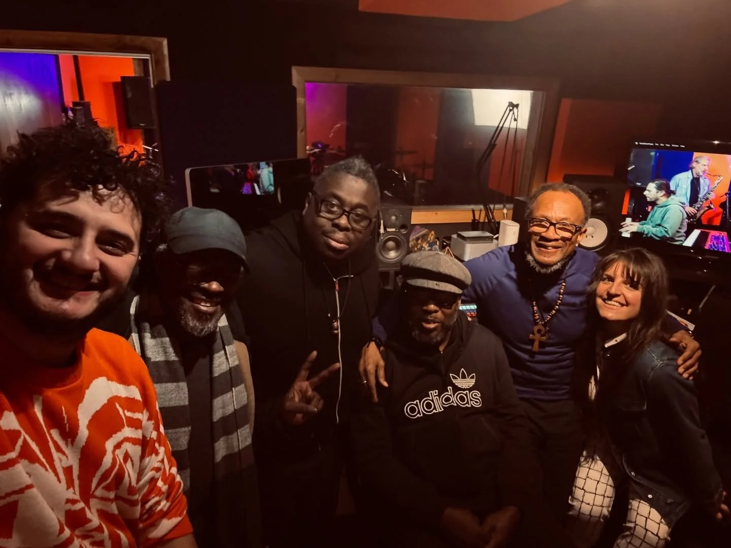 Back in the lab 
👊🏾
@niburu_live 

@kwadjo_and_beyond_the_stars_ 
@ahwahgwan 
@wilfredwebsterofficial 
@michaelbailey490 
@ama_lia_artist 
@li.mero