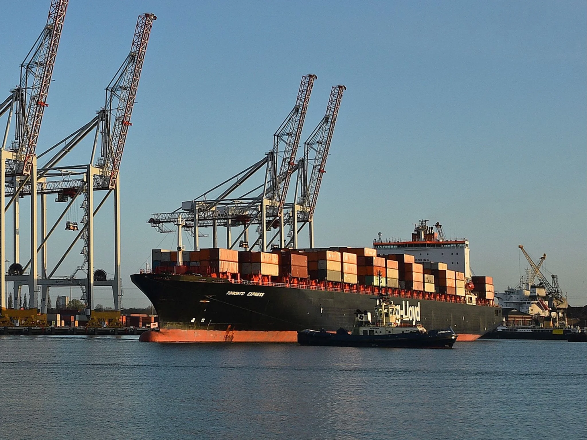uk-shipping-port-2.jpg