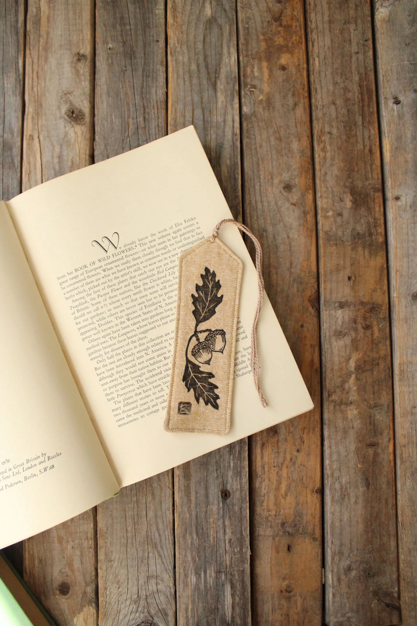26N029-linocut-printed-acorn-bookmark-(2).jpg