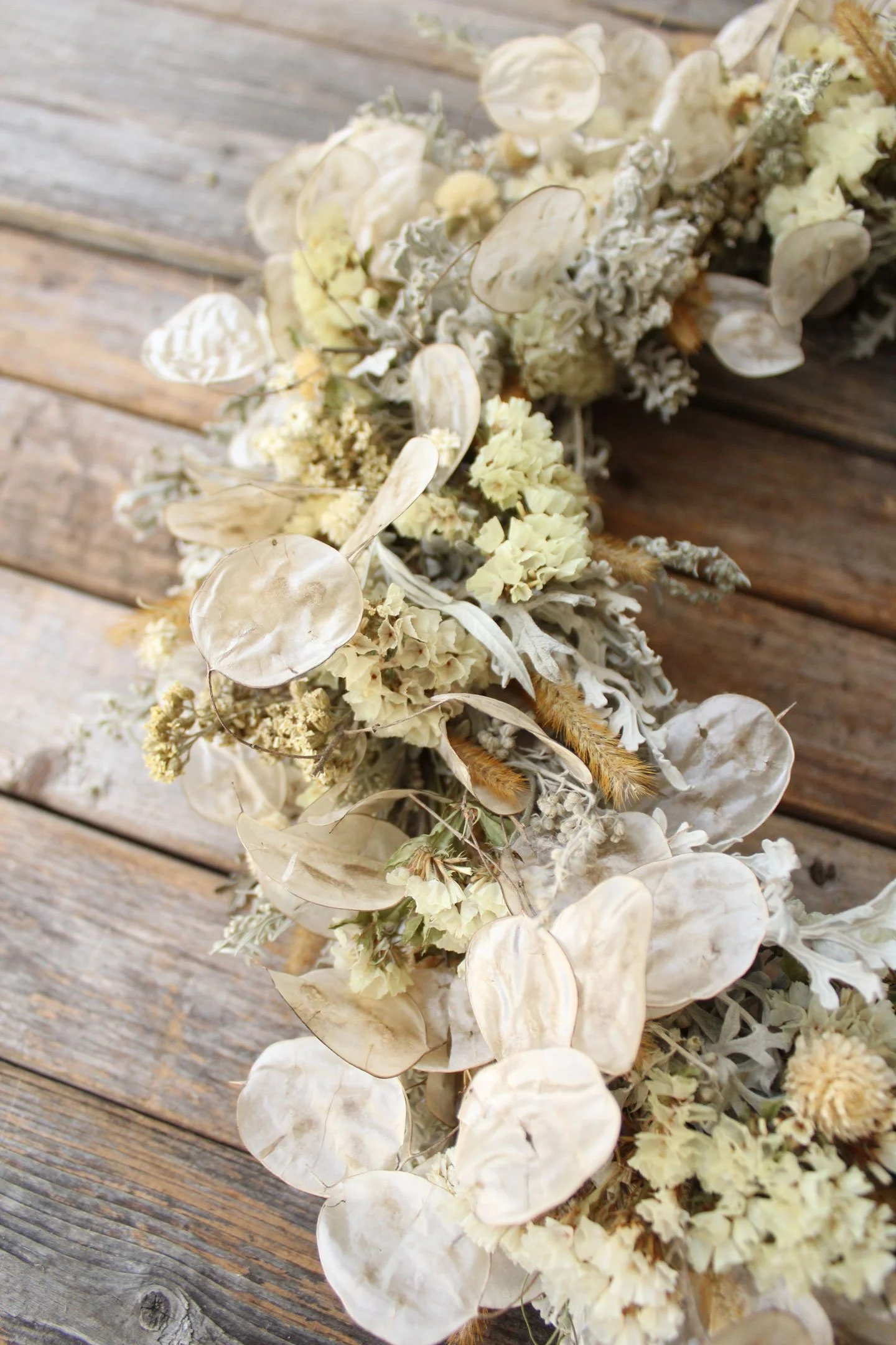 26N039-Dried-Flower-Wreath-White-(1).jpg