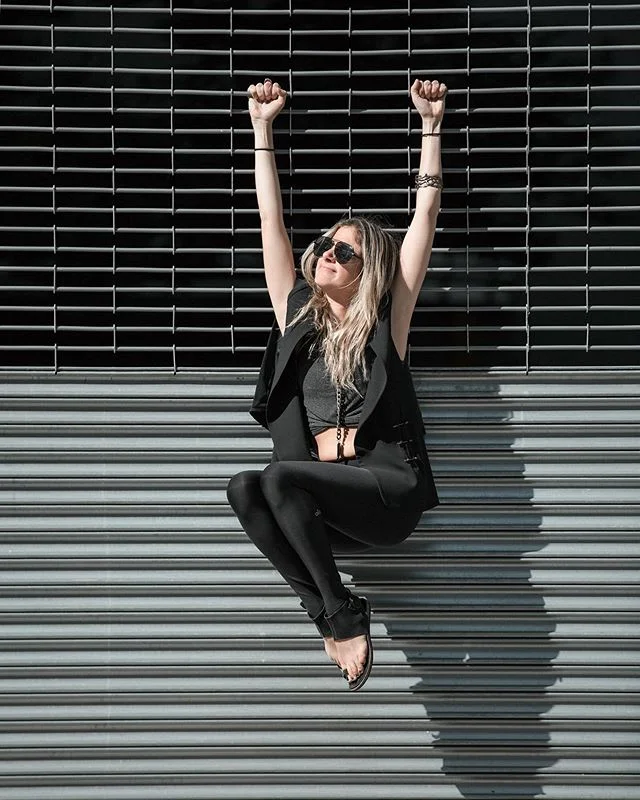 Fate Favors the Fearless
.
.
📸 @fabiofilippi #nolenslikefflens .
.
.
.
.
.

#yoga #yogaforeveryone #yogaphotography #yoganyc #pullups #fitness #fitspo #dharmayoga #dharmayogacenter #aloyoga #yogapants #yogachallenge #flexibility #strong #backbend #f