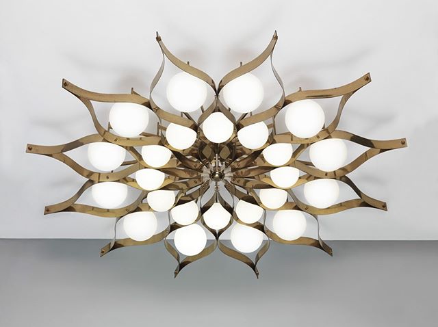 Extraordinary Bronze Flower Petal Chandelier post- and pre-finish
.
.
.
.
.
#metalworks #design #interiordesign #architecture #bronze #chandelier #light #art #flowers #luxury #modern