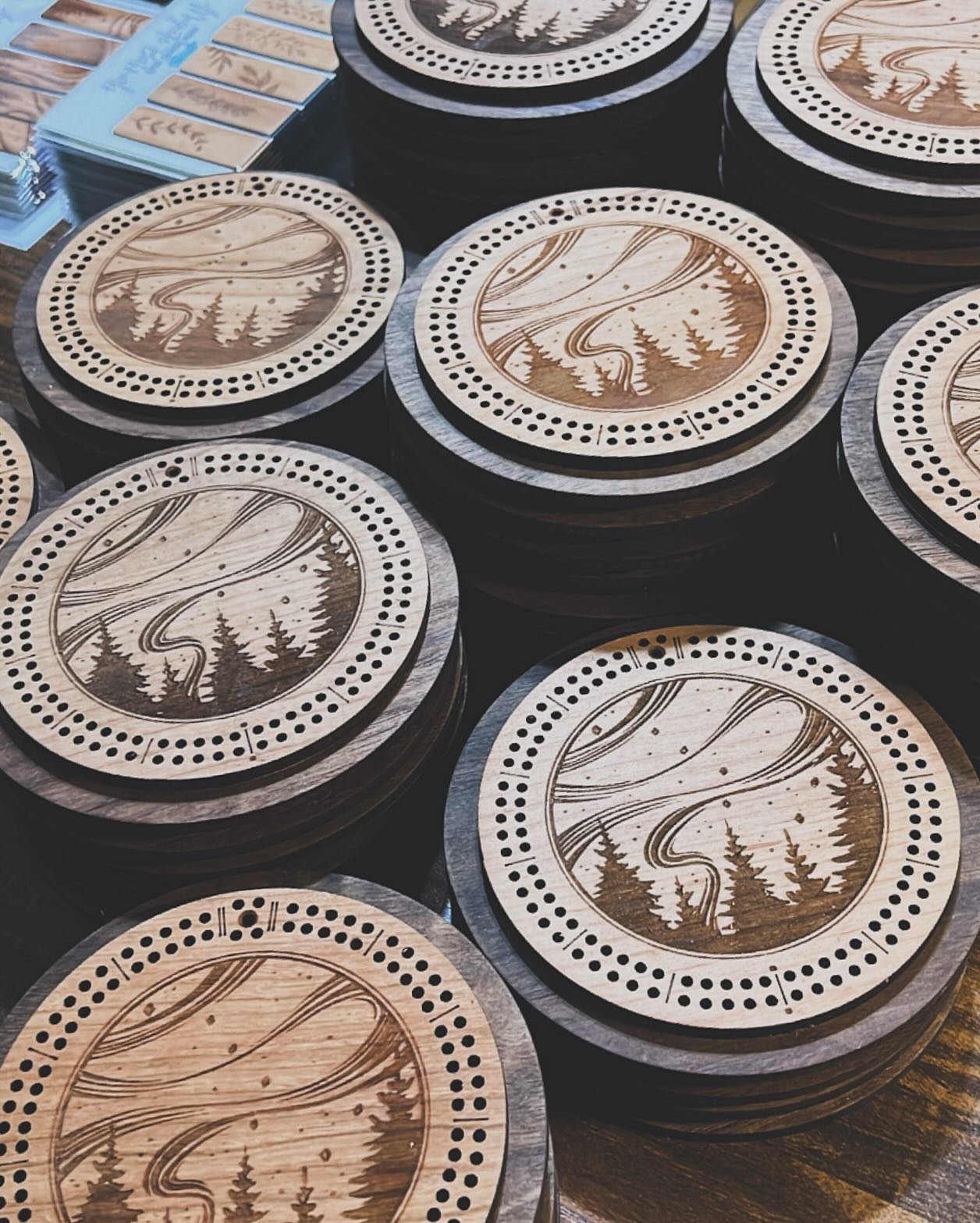 I just really love the northern lights. And cribbage. And people who love northern lights and cribbage ✨🌲🖤

#northcountrycraft #cribbageartist #cribbage #travelcribbage #northernlights