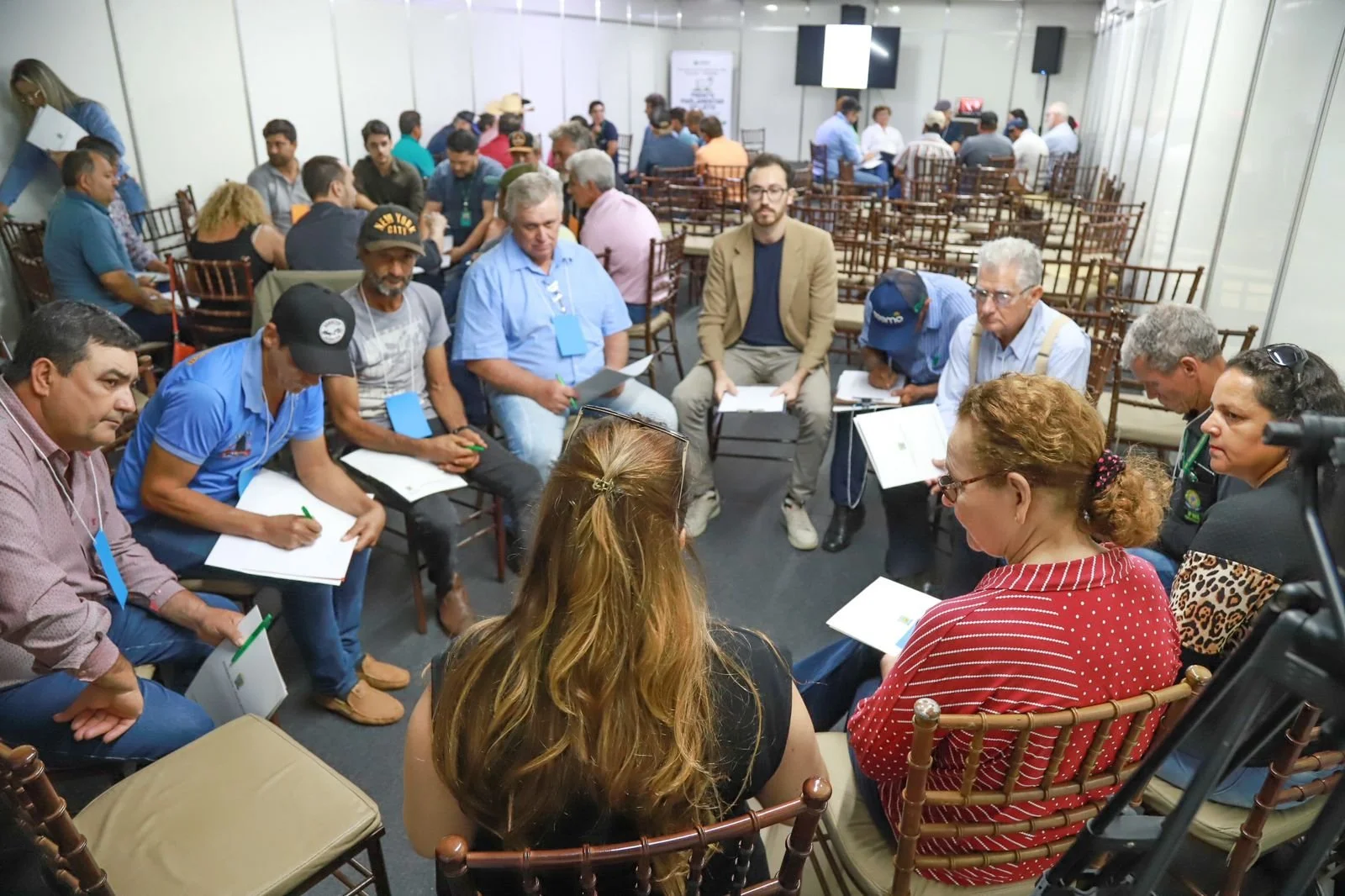 Liderada por Câmara, FP do Leite discutiu na Agrotec gargalos para alavancar produção em MS Liderada por Câmara, FP do Leite discutiu na Agrotec gargalos para alavancar produção em MS