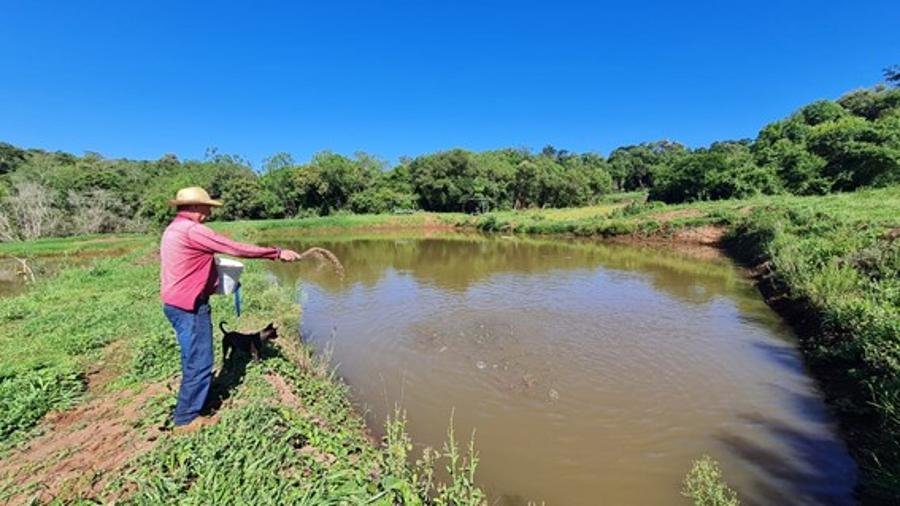 Renato Câmara indica curso de piscicultura aos produtores do Assentamento Triângulo em Sidrolândia