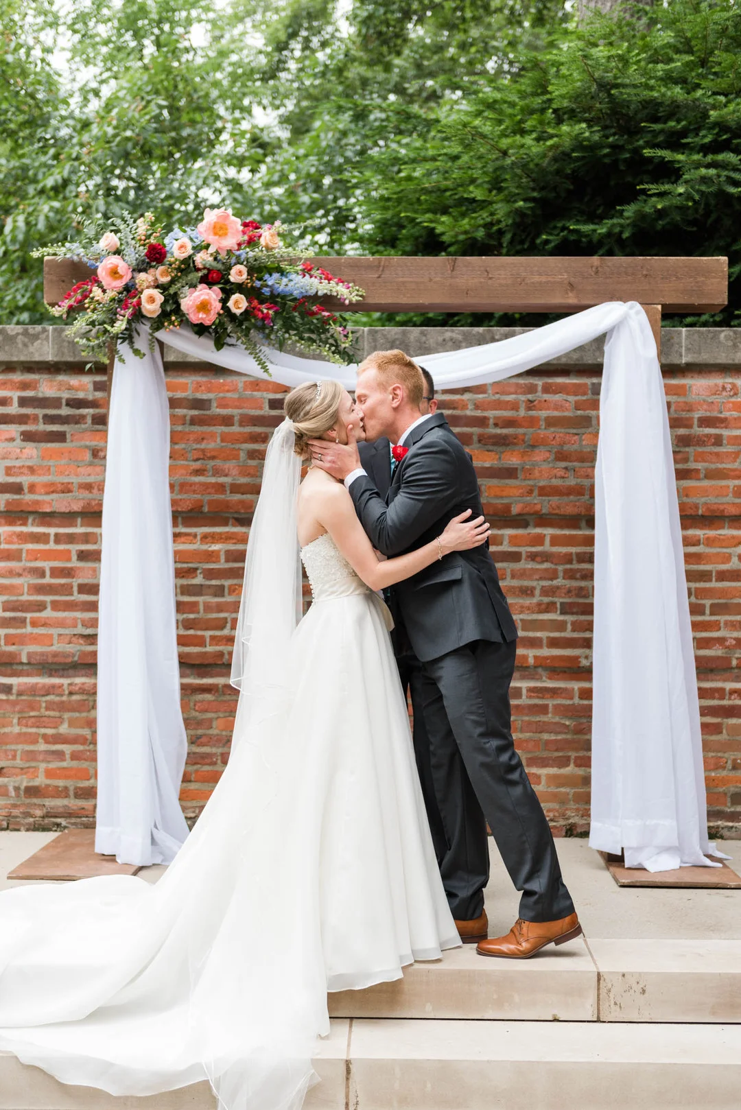 Classic, summer wedding at The Ohio State University in Columbus, OH