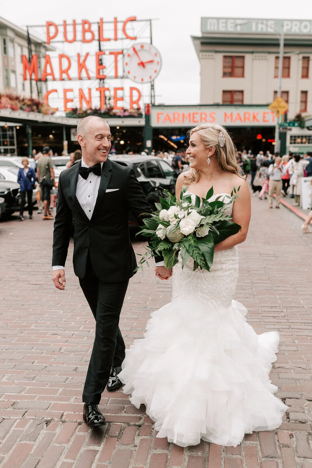 Downtown, Gatsby-themed wedding at AXIS Pioneer Square in Seattle, WA