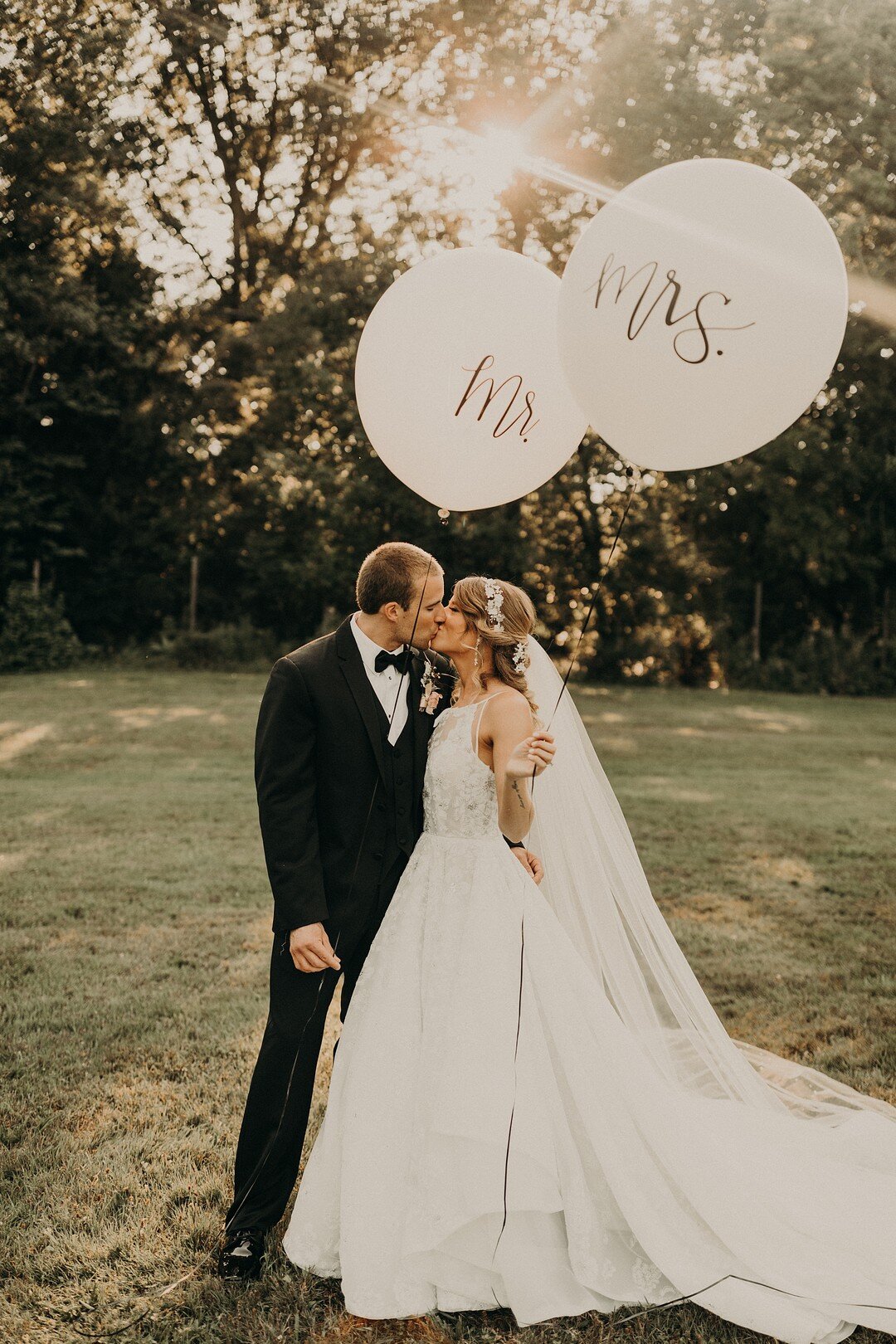 Romantic, estate wedding at Mooreland Mansion in Kirtland, OH